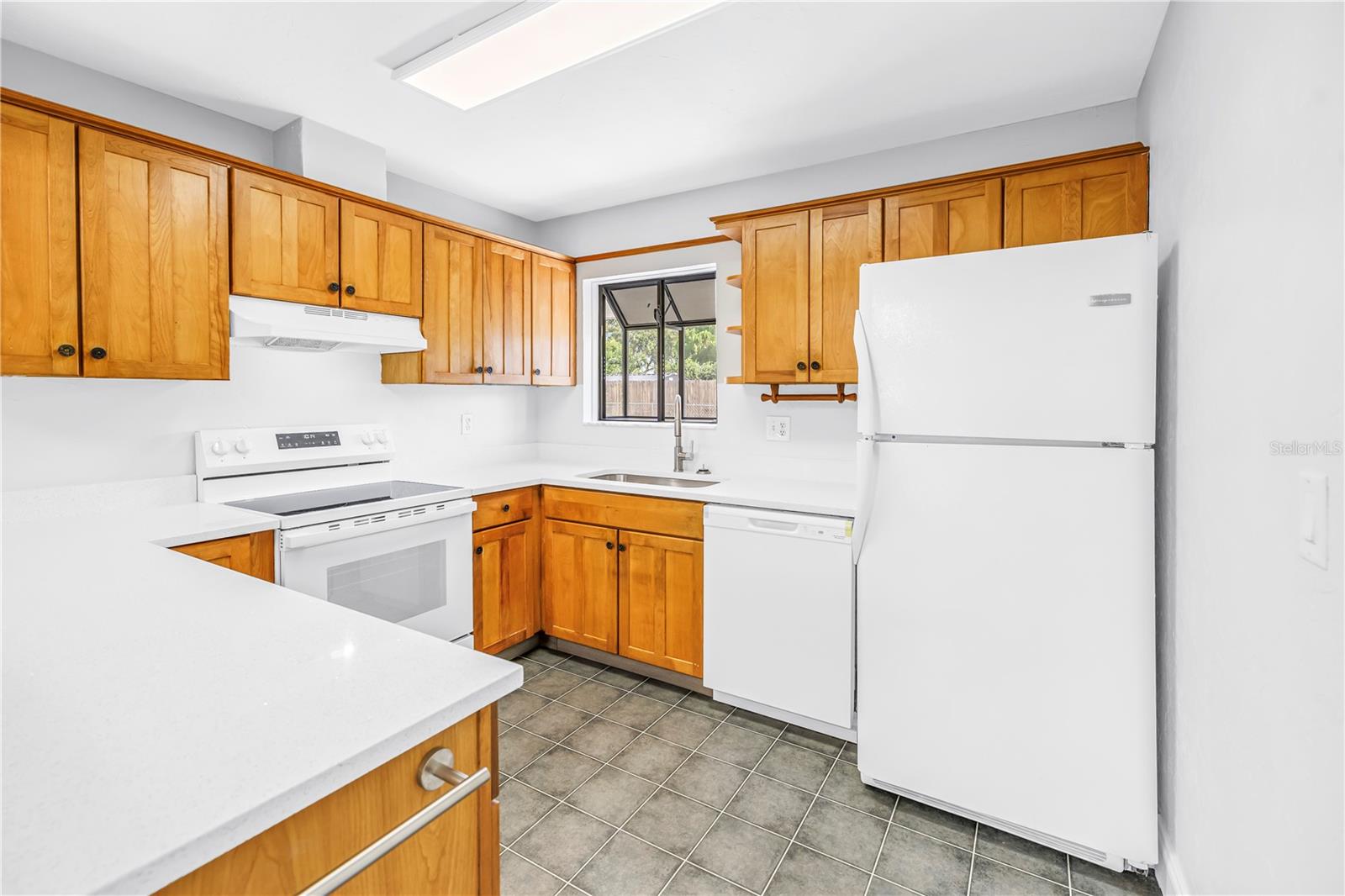 2918 SANDPOINTE DR — photo 6