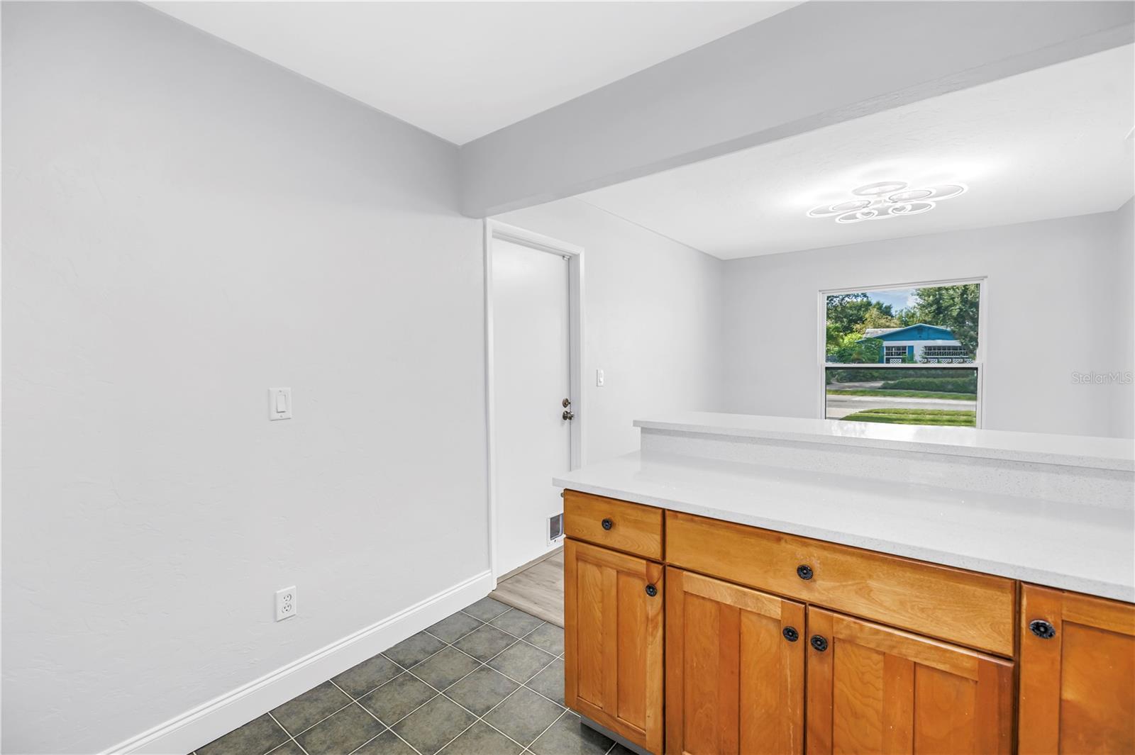 2918 SANDPOINTE DR — photo 11