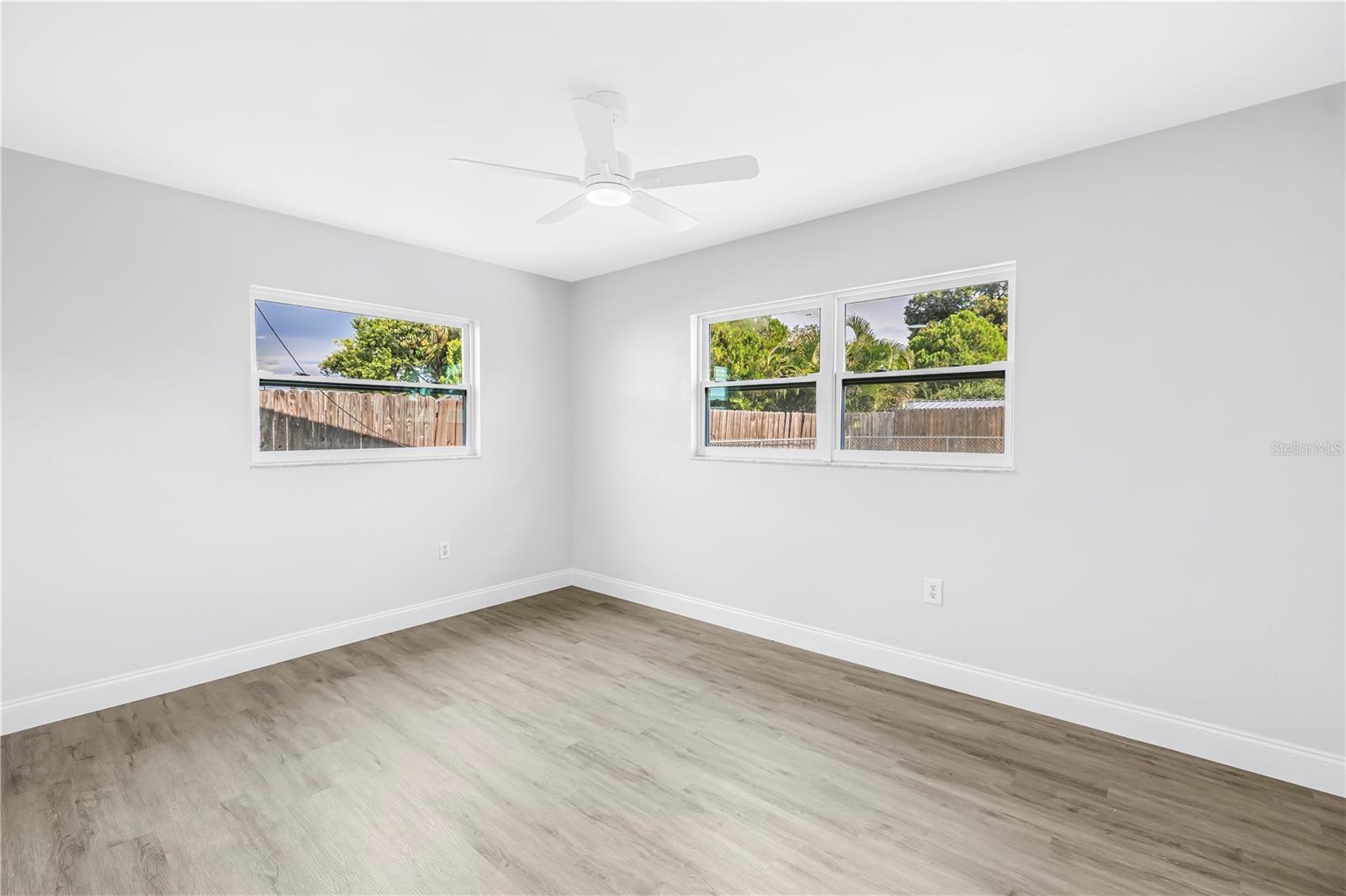2918 SANDPOINTE DR — photo 17