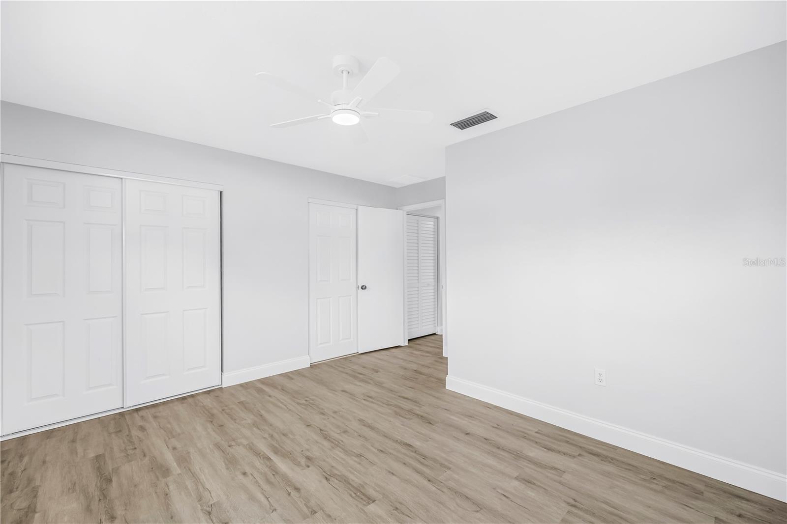 2918 SANDPOINTE DR — photo 16