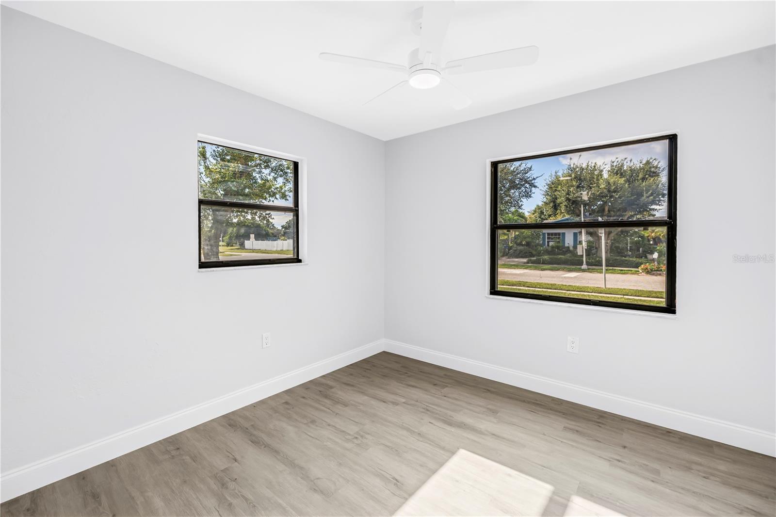 2918 SANDPOINTE DR — photo 25
