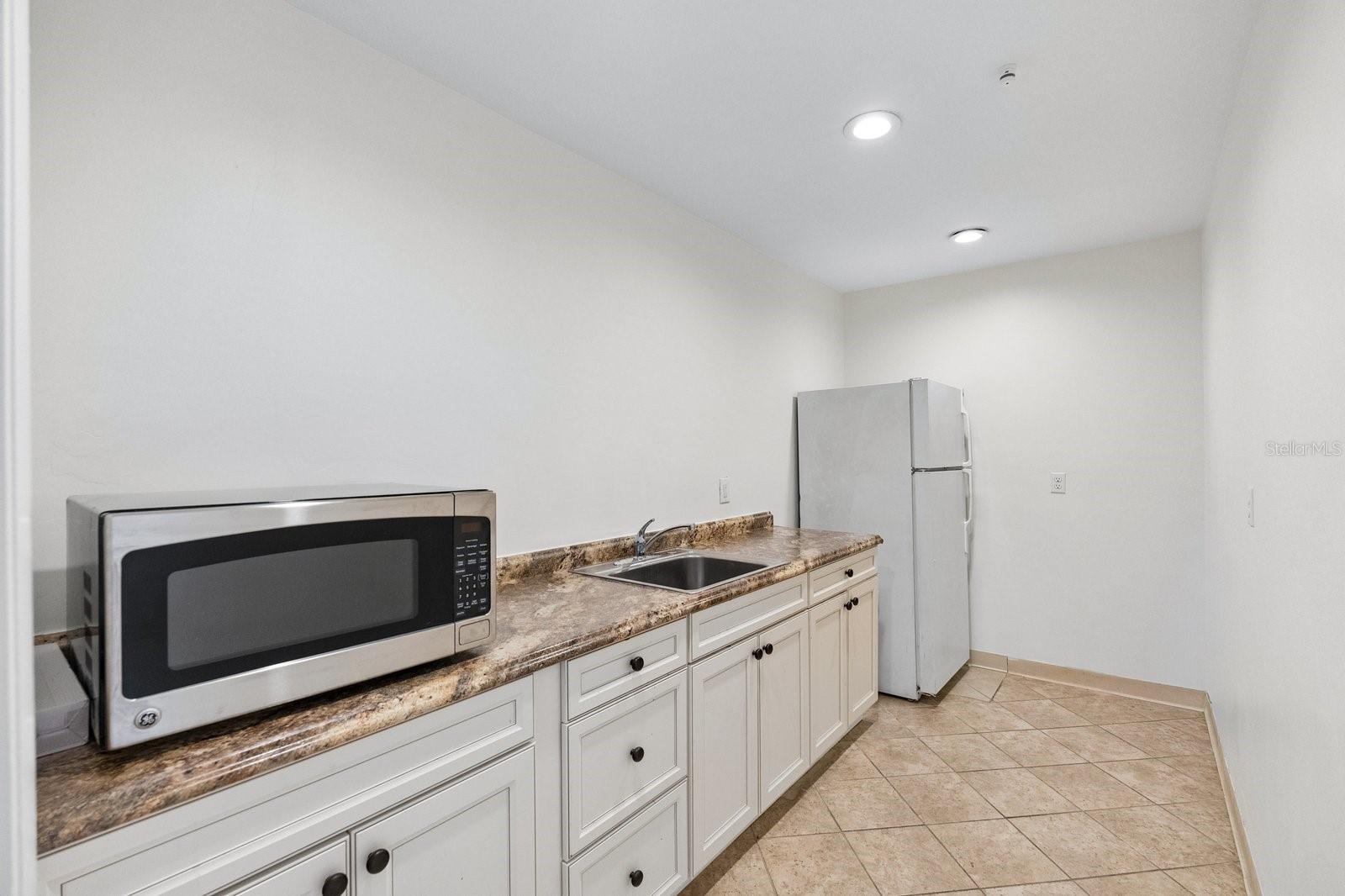 2438 ENTERPRISE RD #4 — photo 40