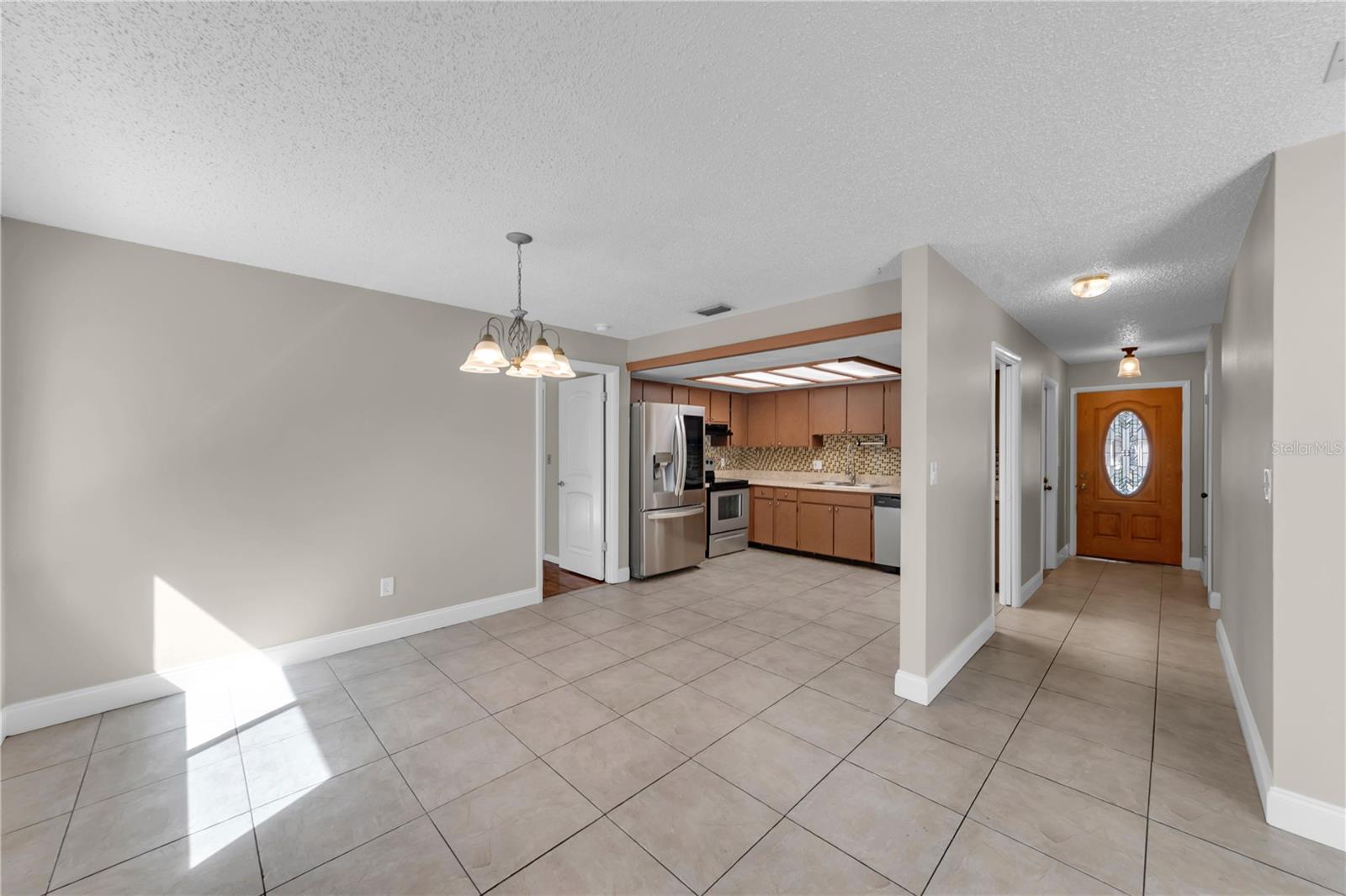 9602 HIDDEN OAKS CIR — photo 3