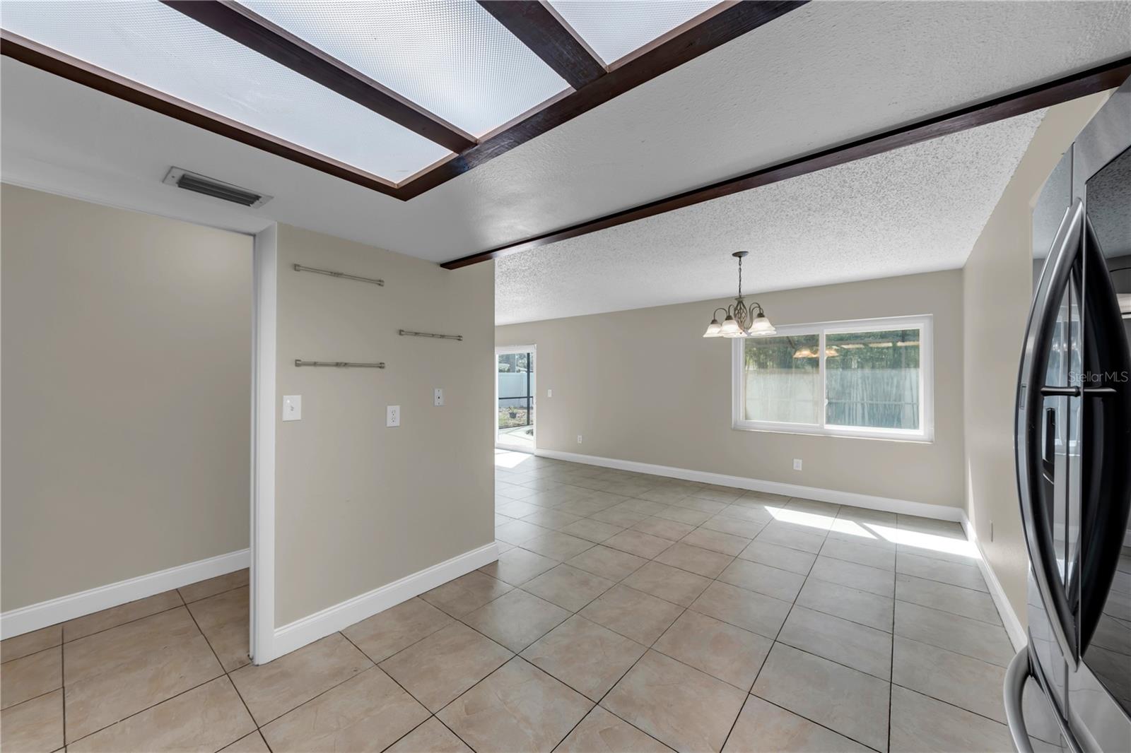 9602 HIDDEN OAKS CIR — photo 9
