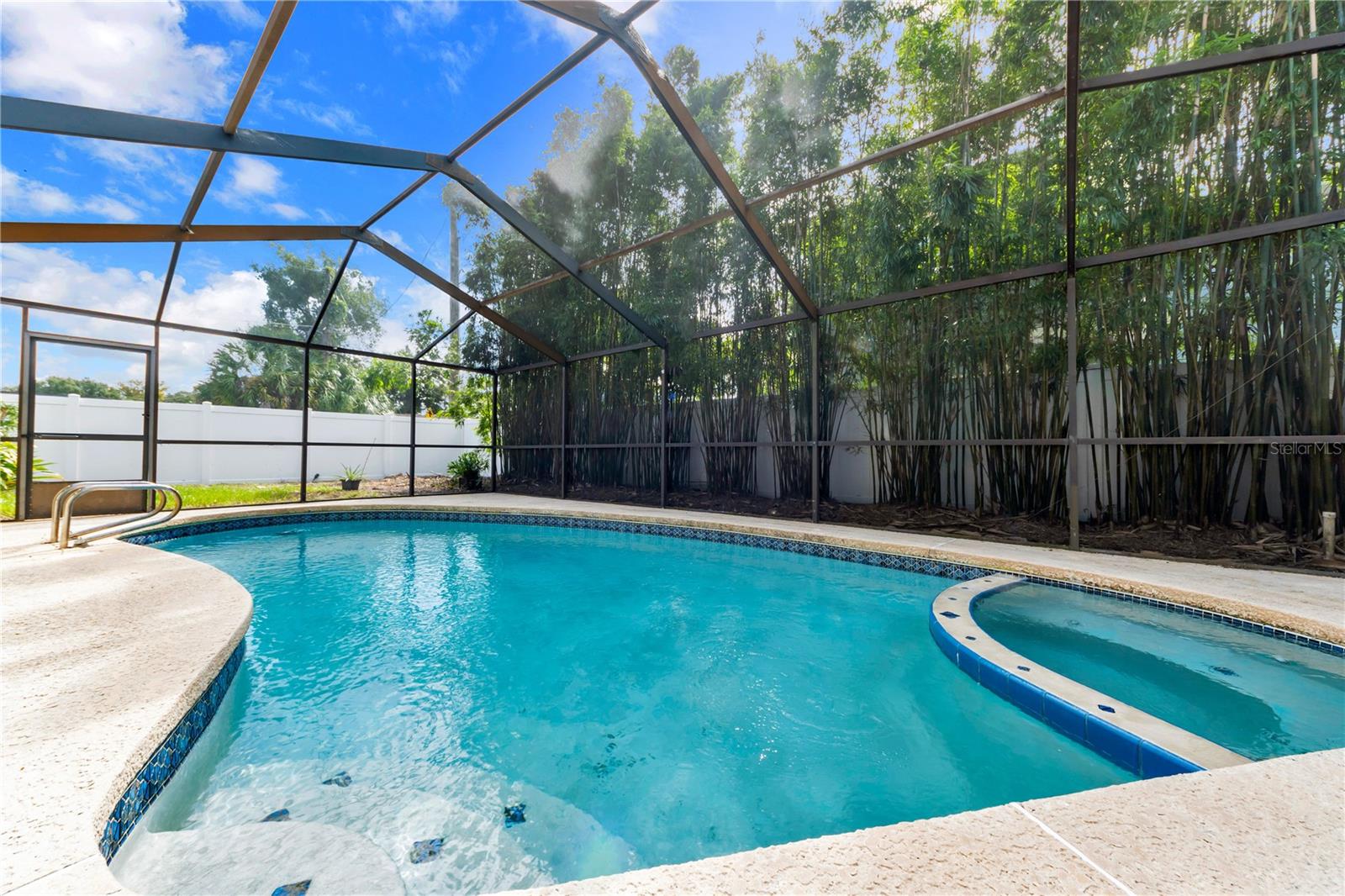 9602 HIDDEN OAKS CIR — photo 2