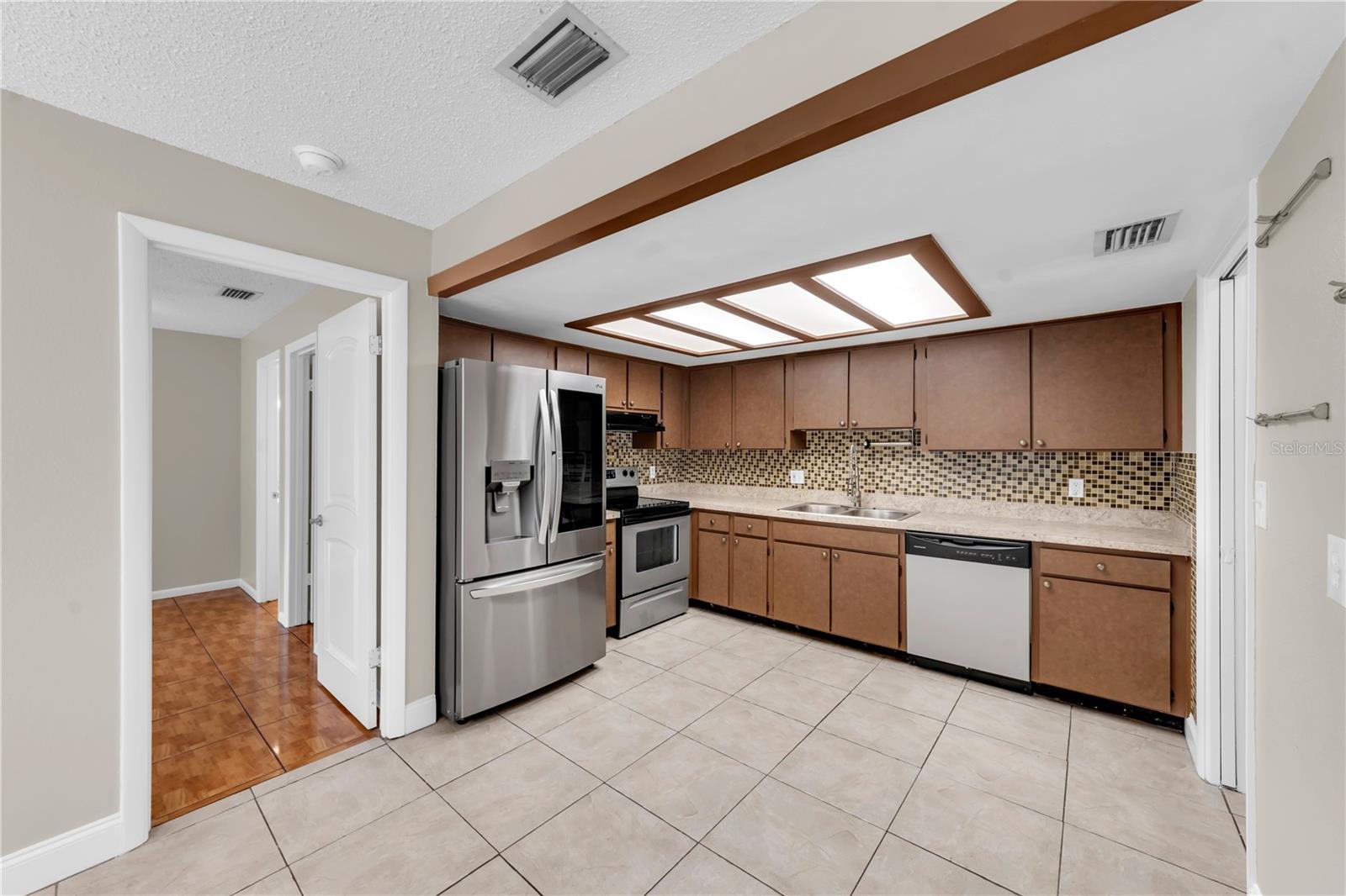 9602 HIDDEN OAKS CIR — photo 5