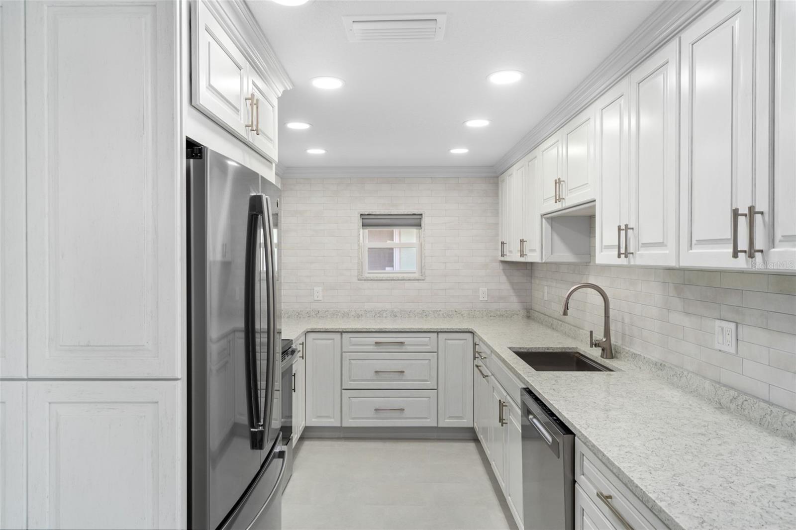 4105 TOPSAIL DR — photo 13