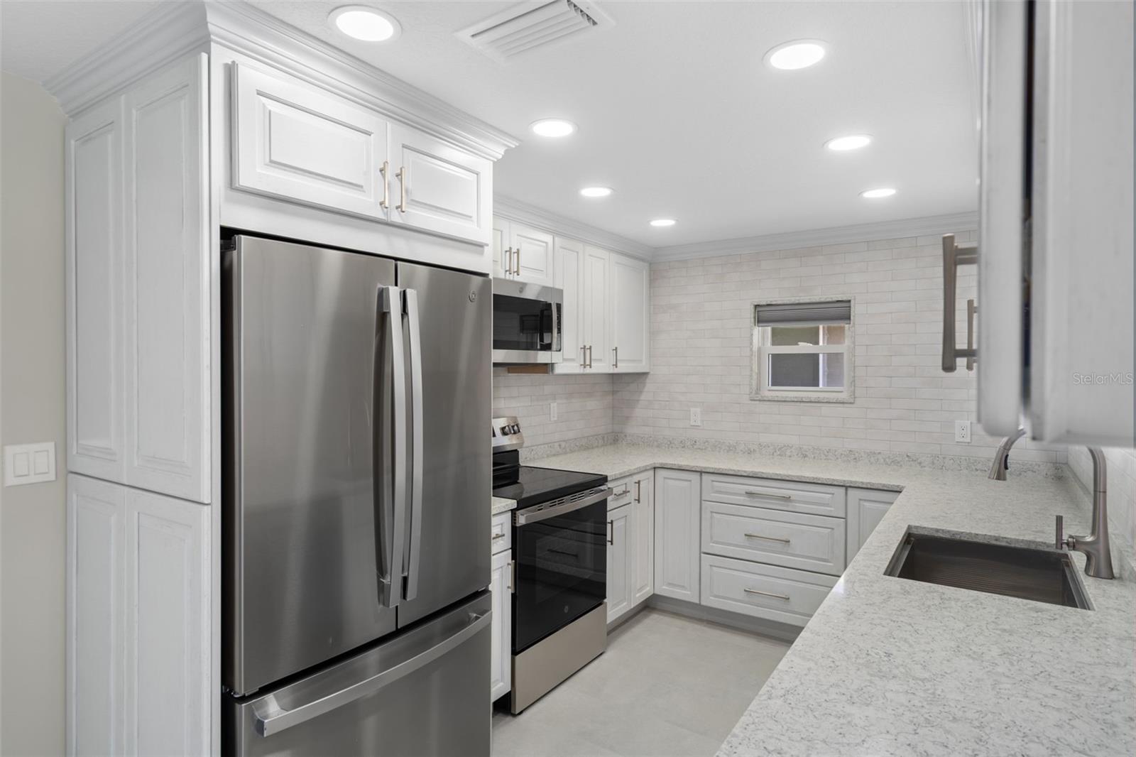 4105 TOPSAIL DR — photo 12