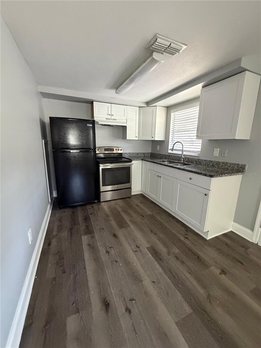 8019 EMI ANN LN — photo 4