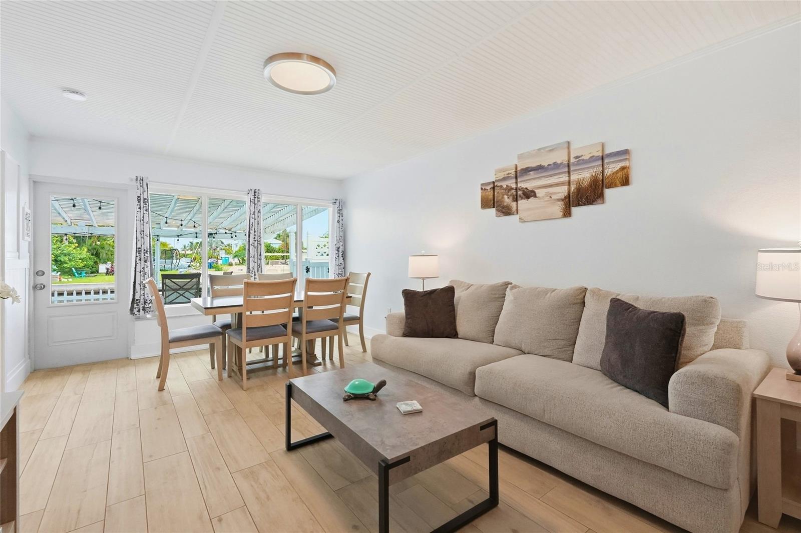 28 SEASIDE CT — photo 15