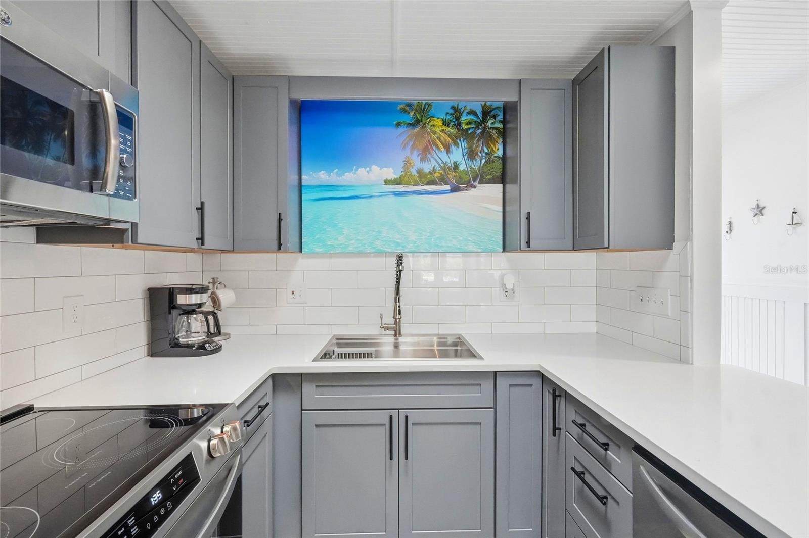 28 SEASIDE CT — photo 8