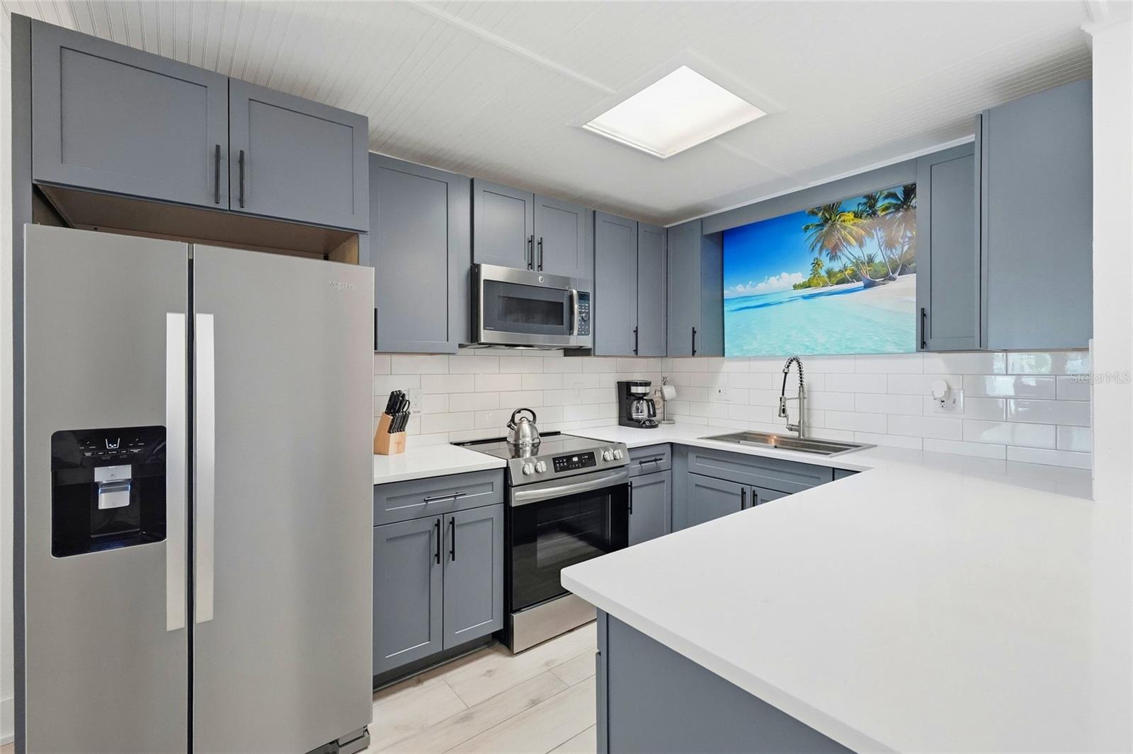 28 SEASIDE CT — photo 6