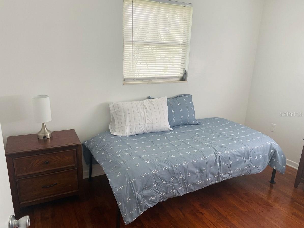 211 4TH PL SW — photo 8