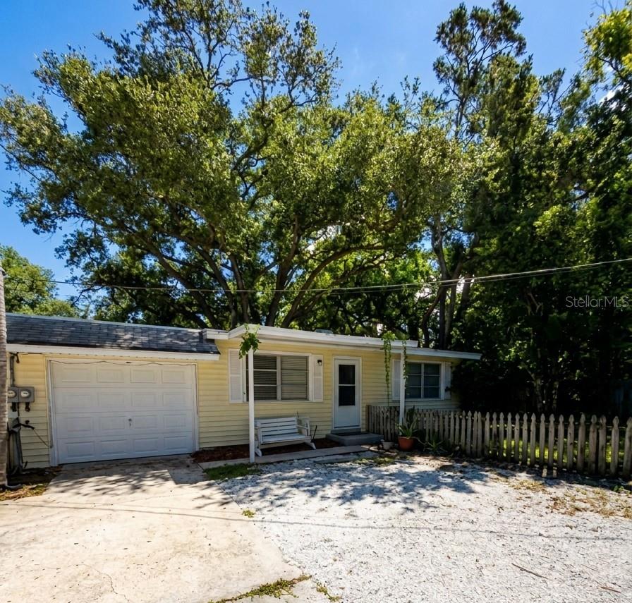 211 4TH PL SW — photo 4