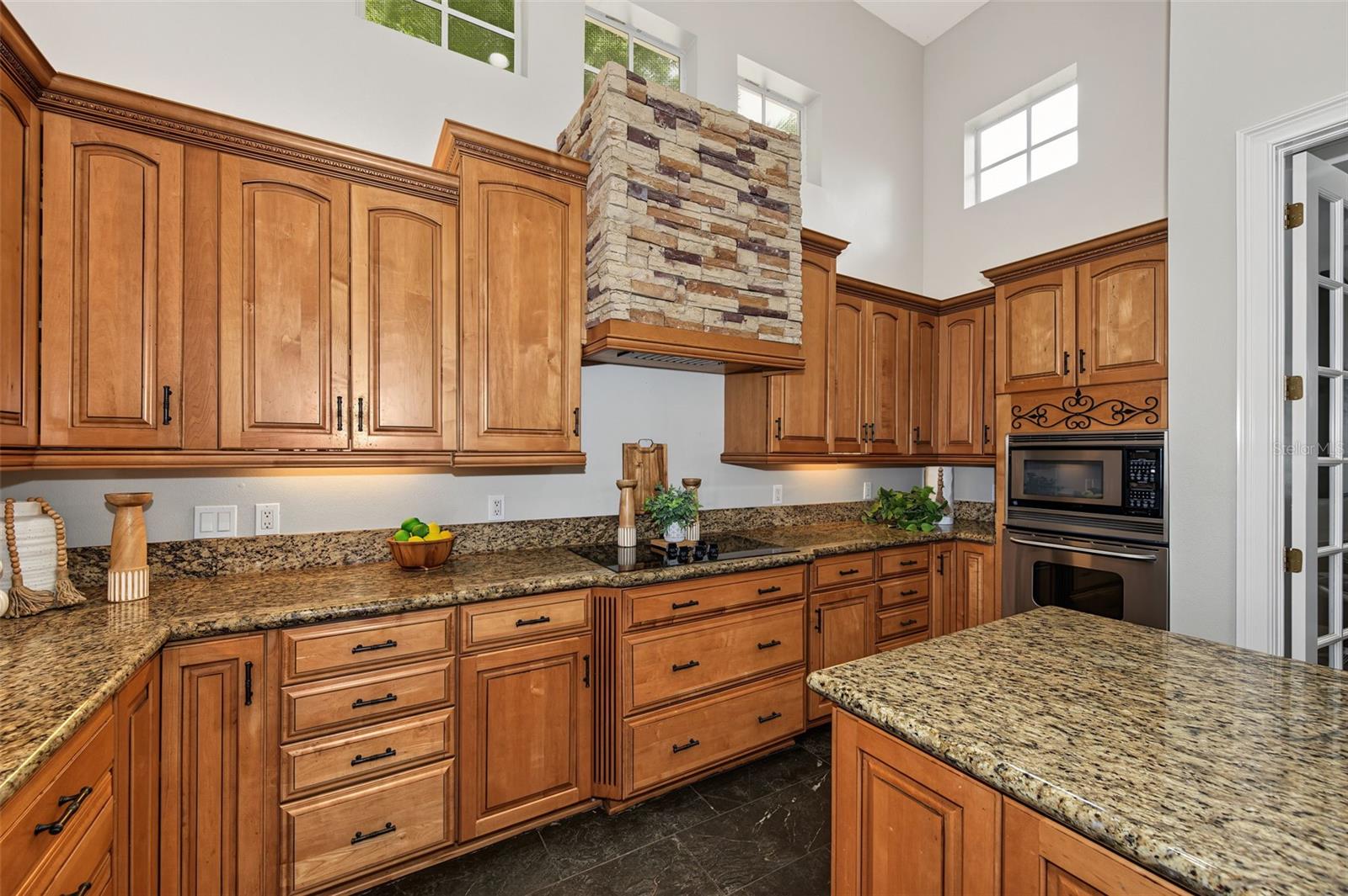 3143 PINEVIEW DR — photo 14