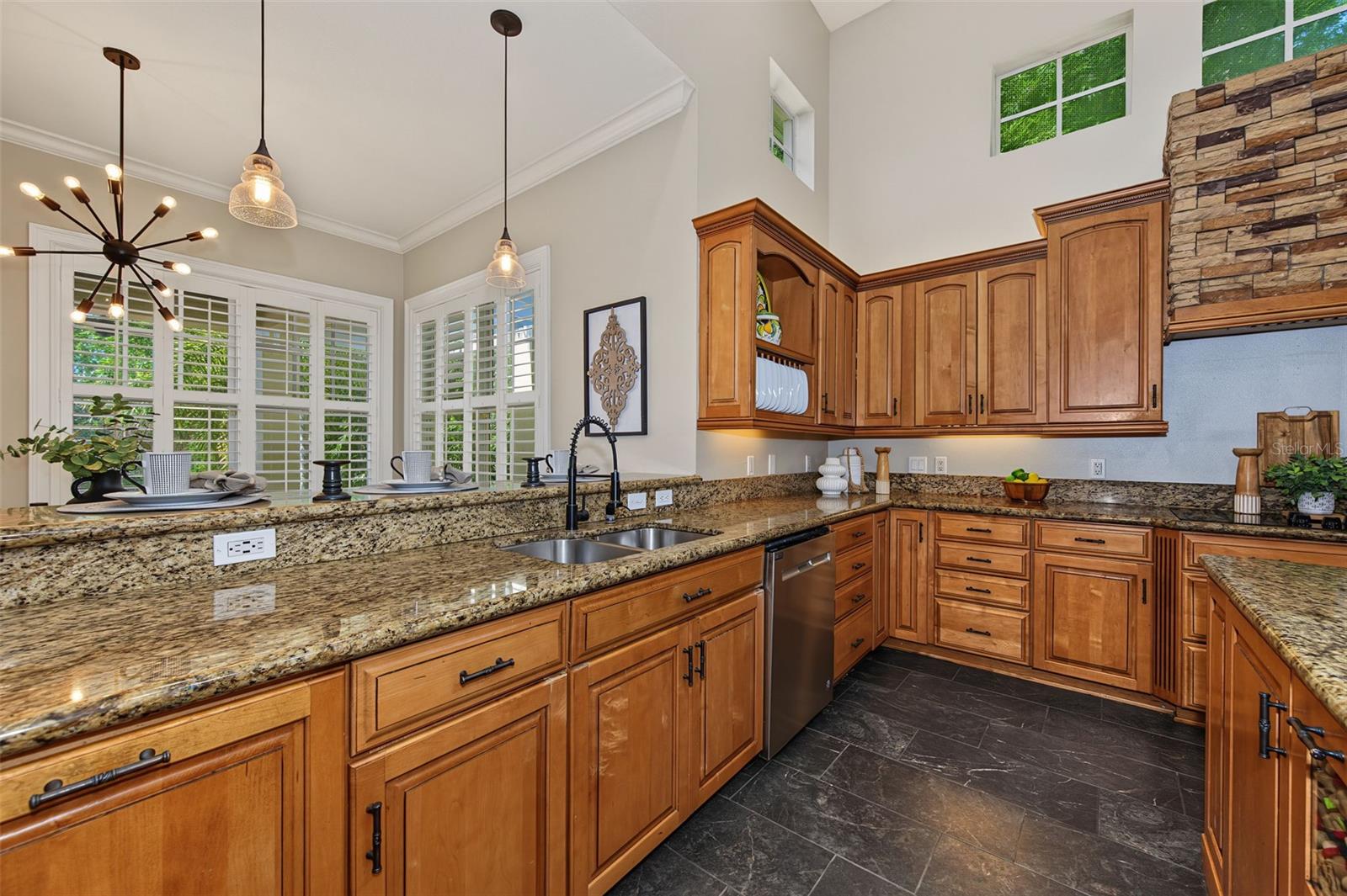 3143 PINEVIEW DR — photo 13
