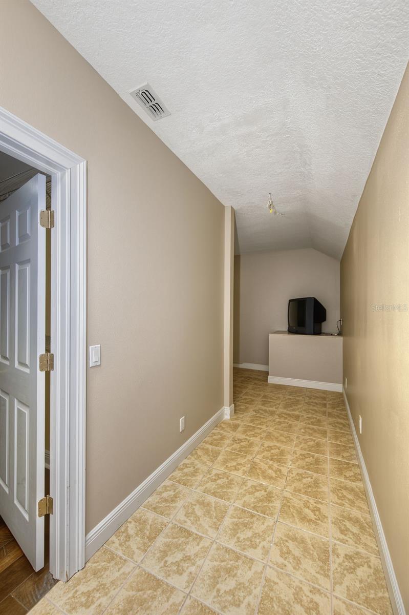 3143 PINEVIEW DR — photo 37