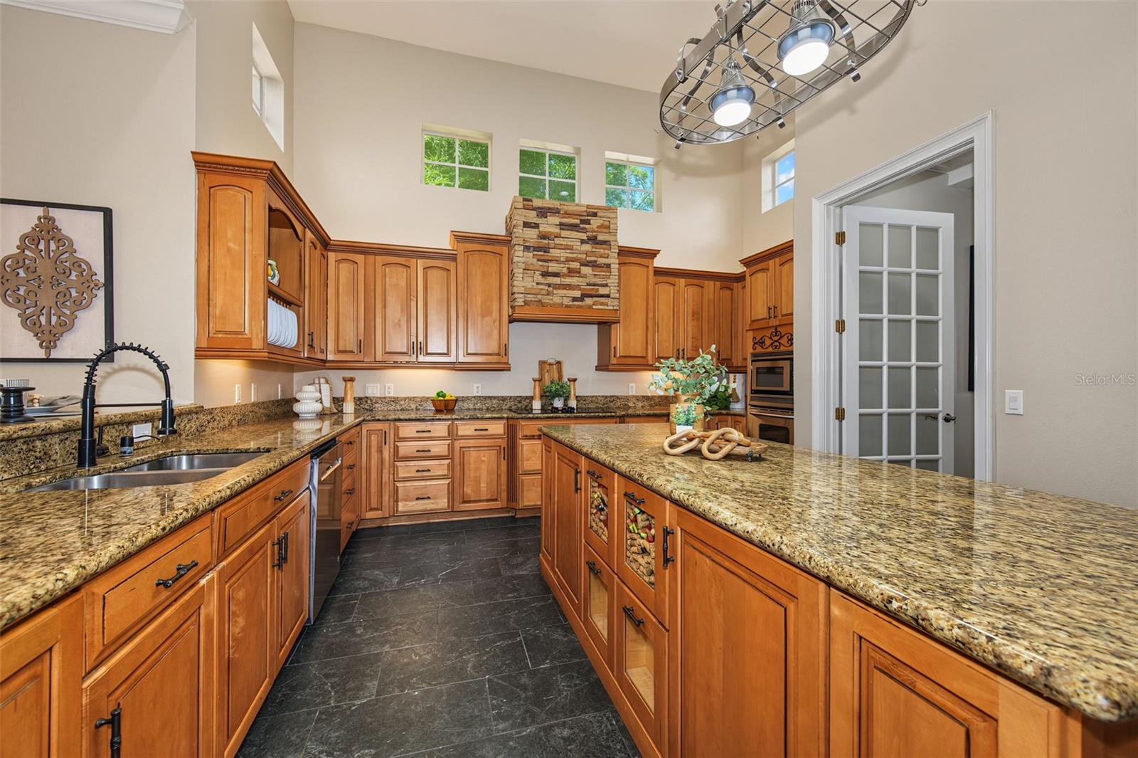 3143 PINEVIEW DR — photo 12