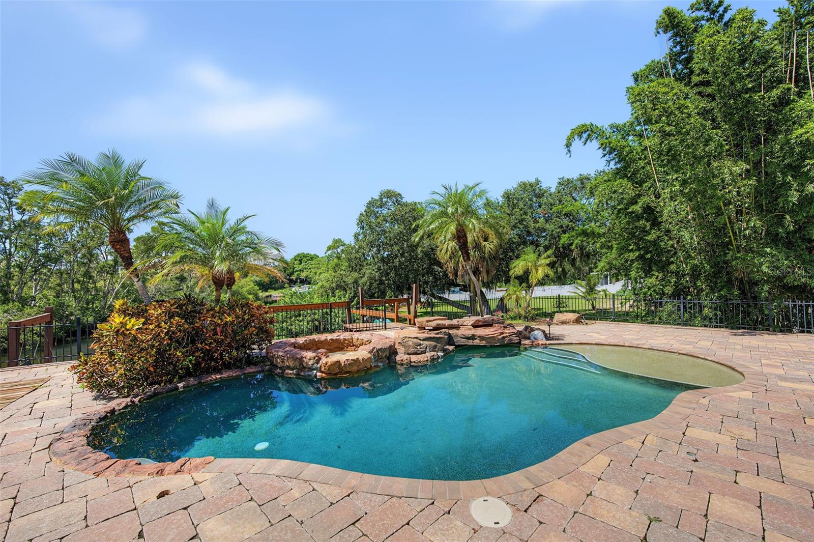 3143 PINEVIEW DR — photo 47