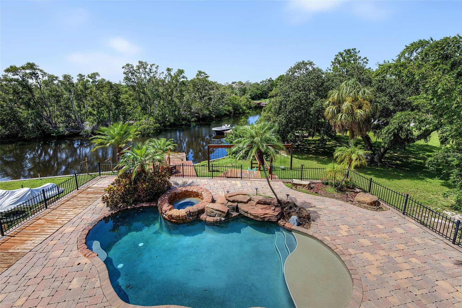 3143 PINEVIEW DR — photo 3