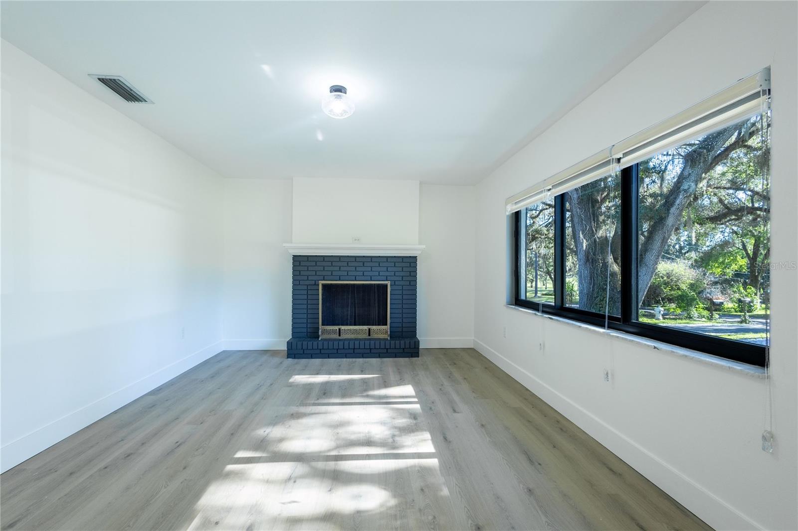 307 GLEN BURNIE AVE — photo 16