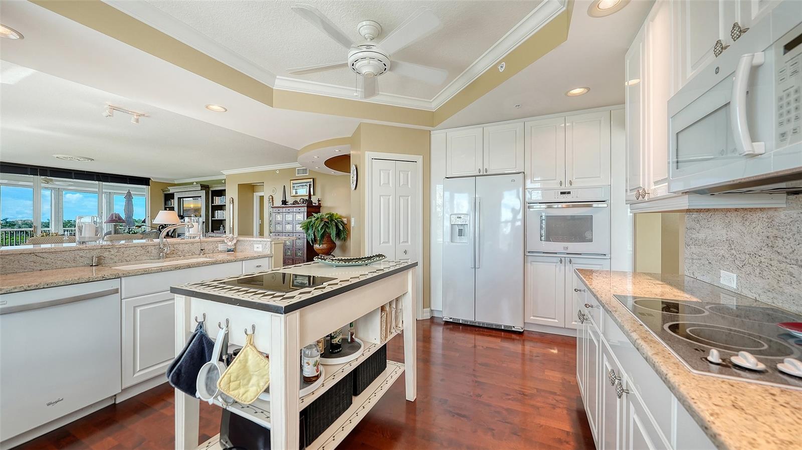 385 N POINT RD #401 — photo 17