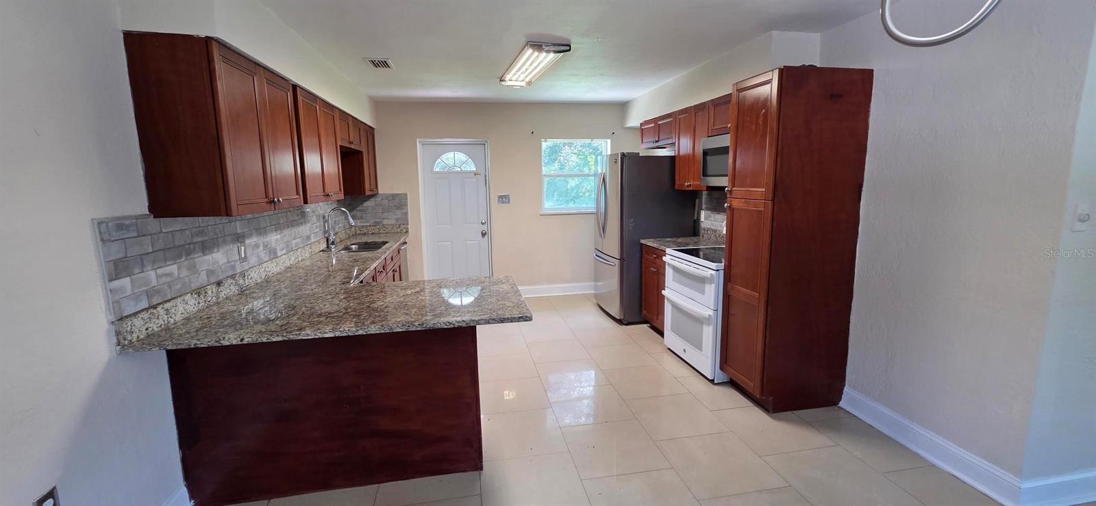 Home in TAMPA — photo 2