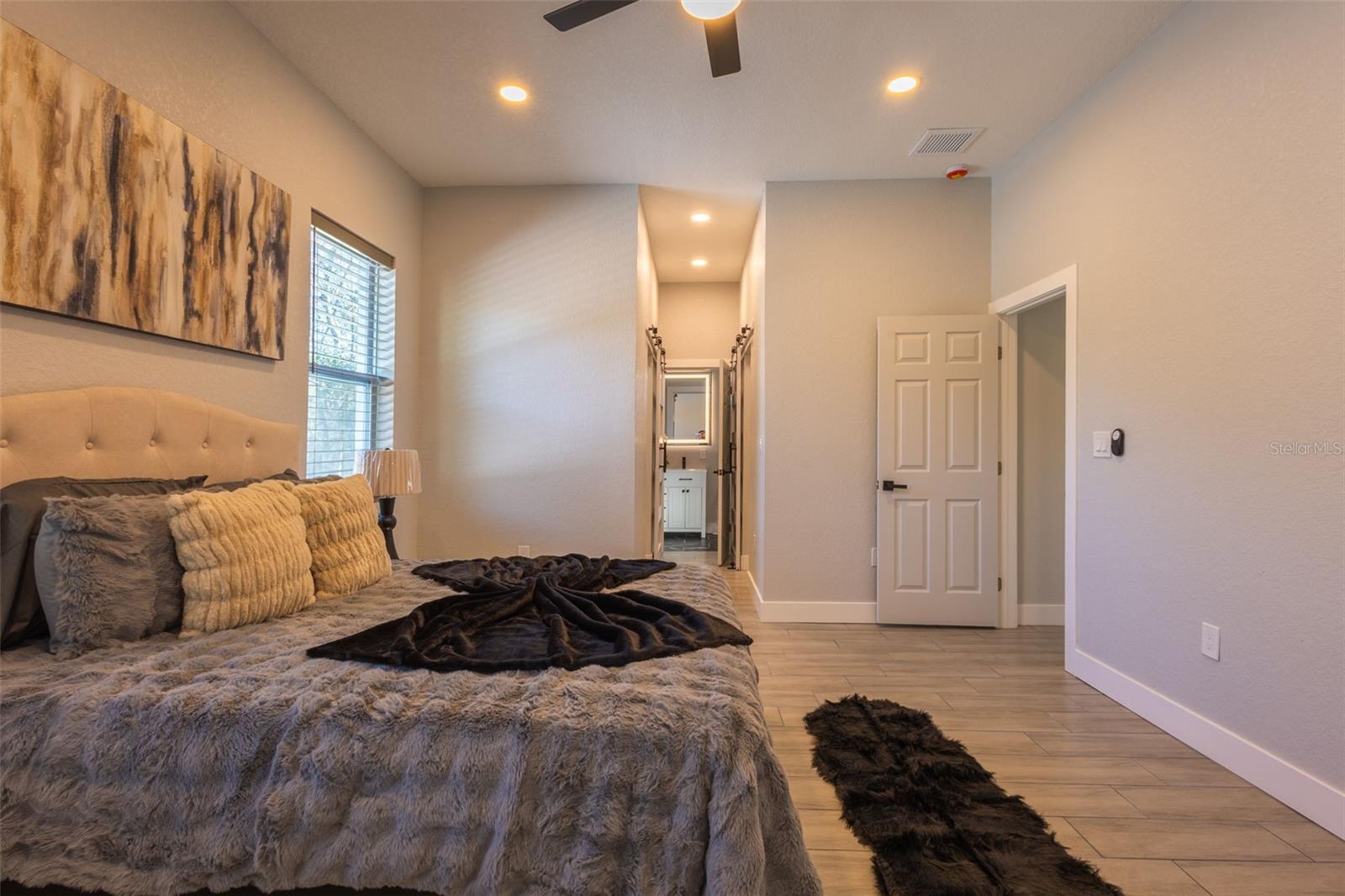 9912 GOLDEN LOOP — photo 18
