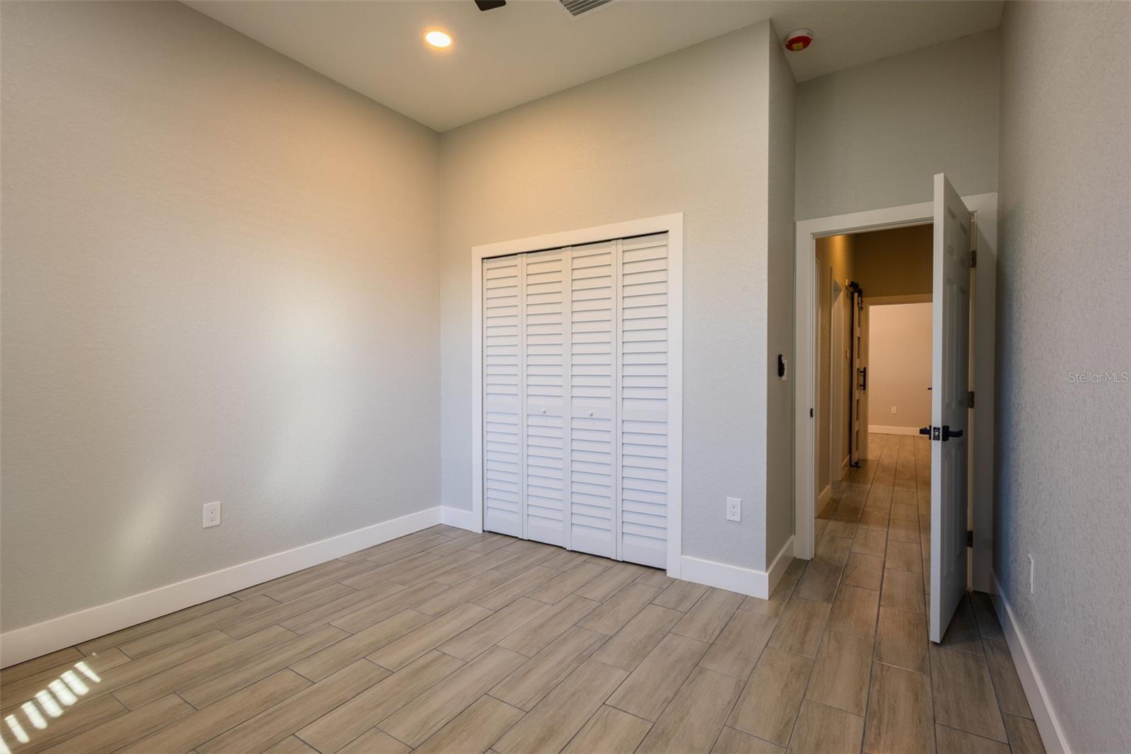 9912 GOLDEN LOOP — photo 27