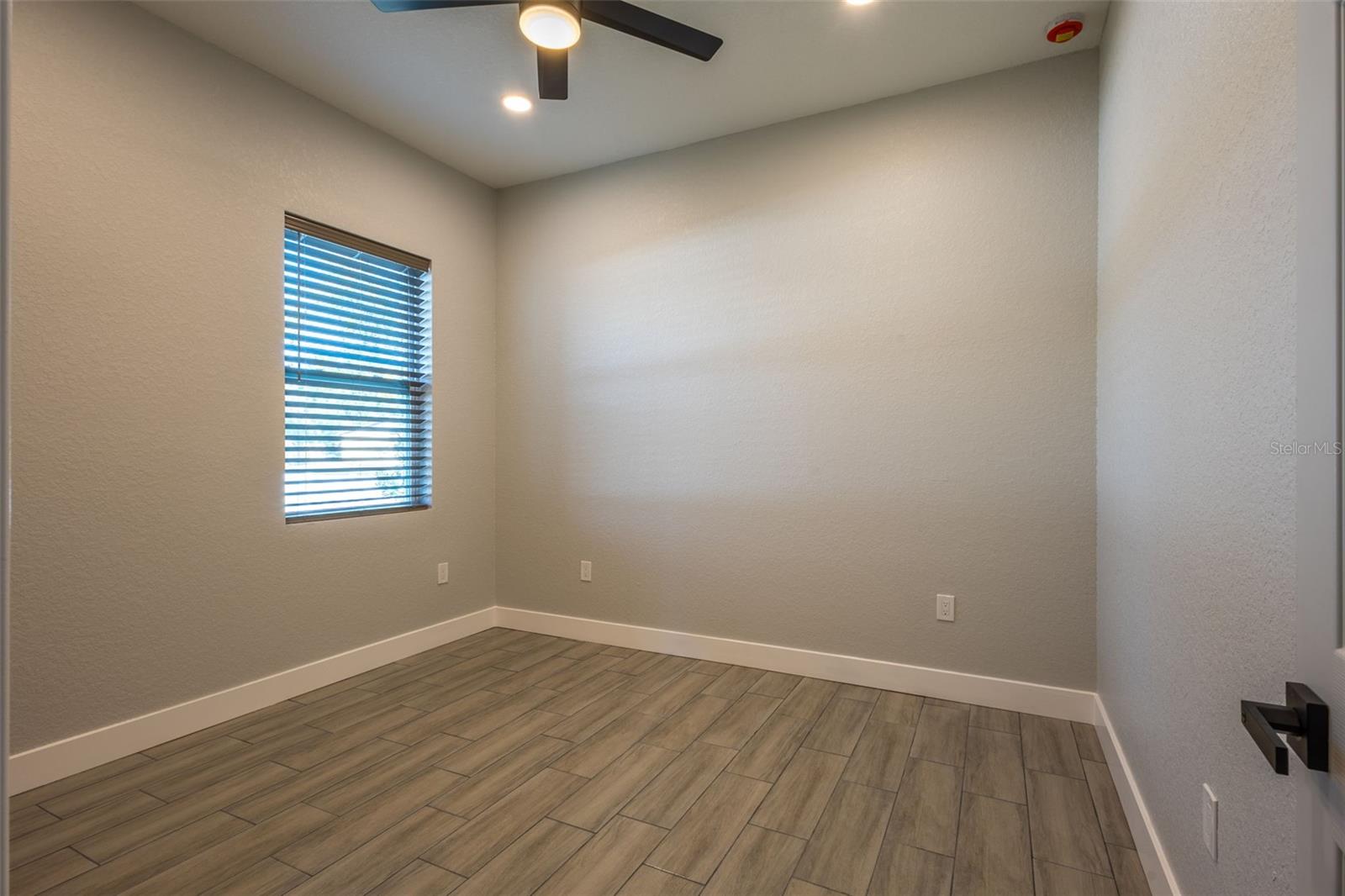 9912 GOLDEN LOOP — photo 32