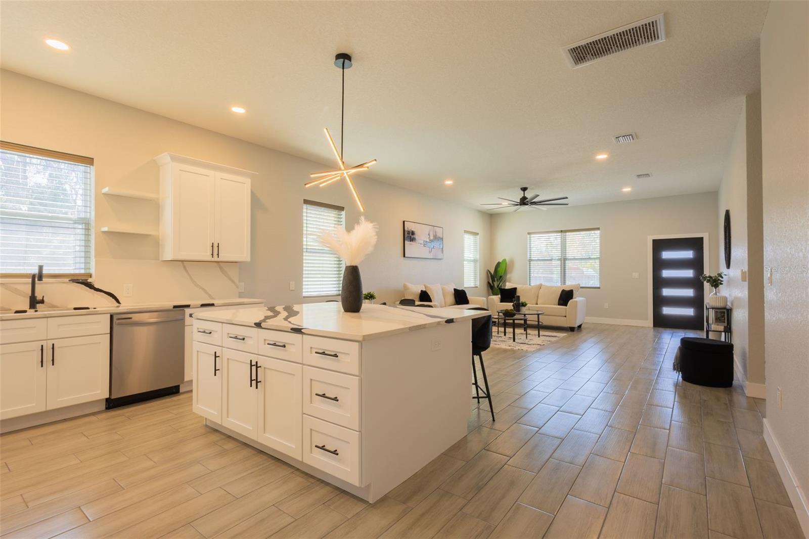 9912 GOLDEN LOOP — photo 12