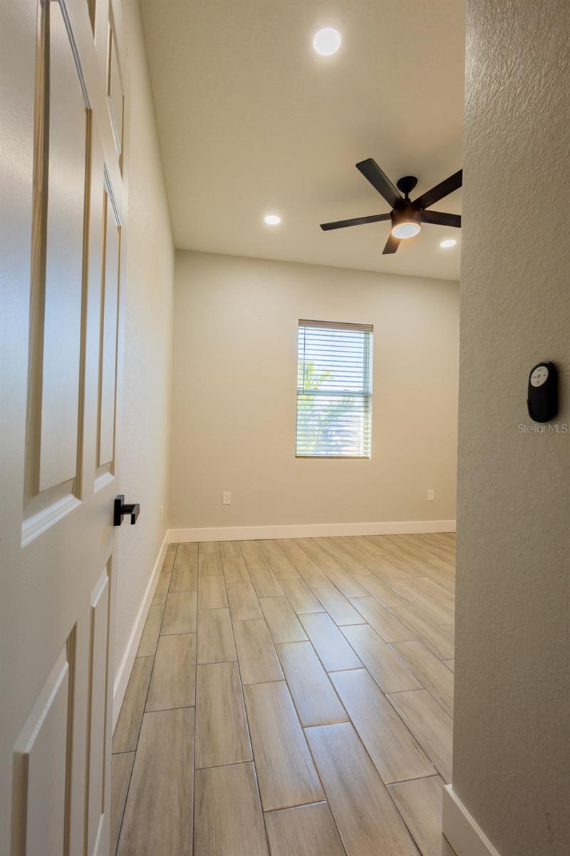 9912 GOLDEN LOOP — photo 28