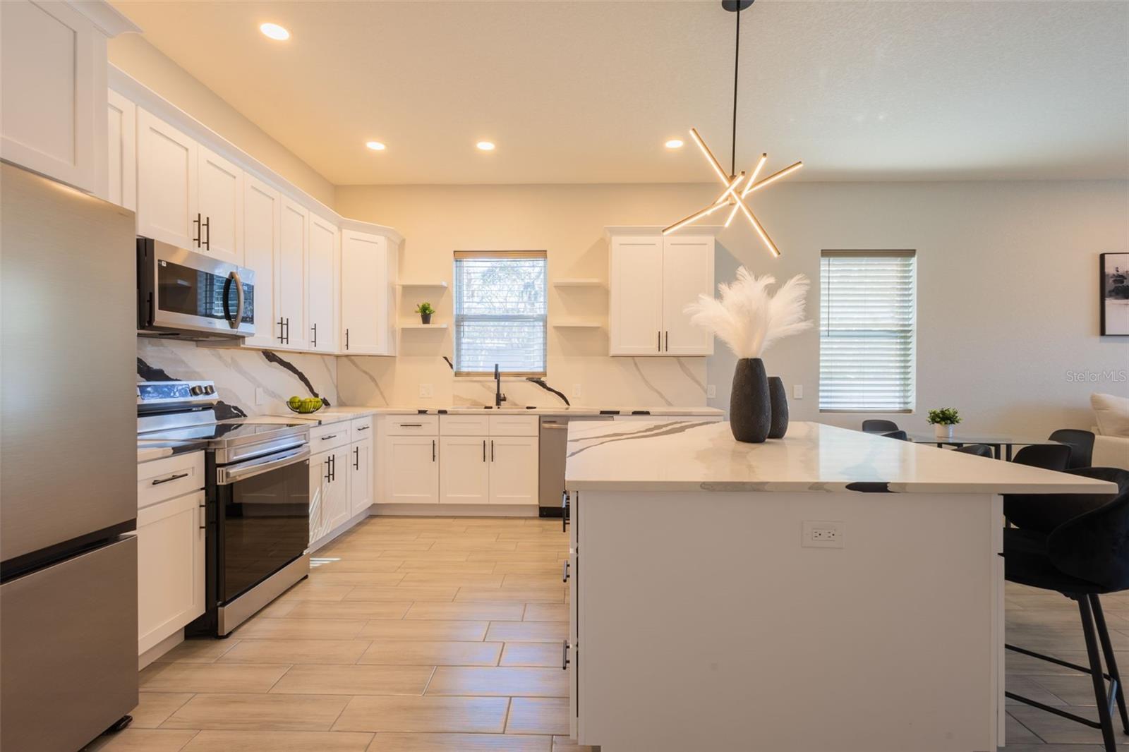 9912 GOLDEN LOOP — photo 14