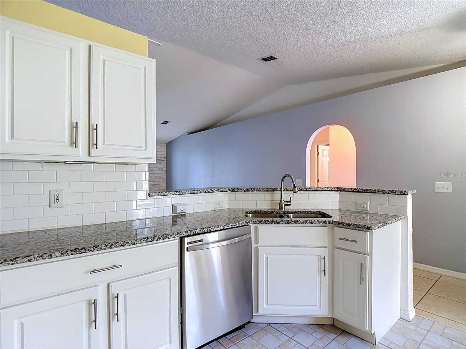 12730 KINGS LAKE DR — photo 10