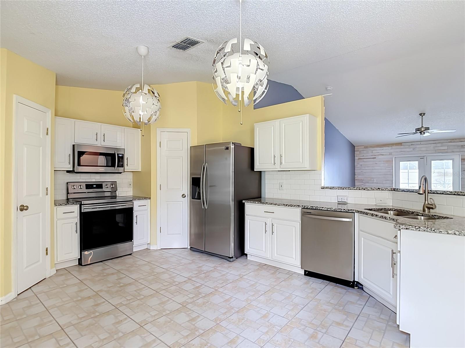 12730 KINGS LAKE DR — photo 5