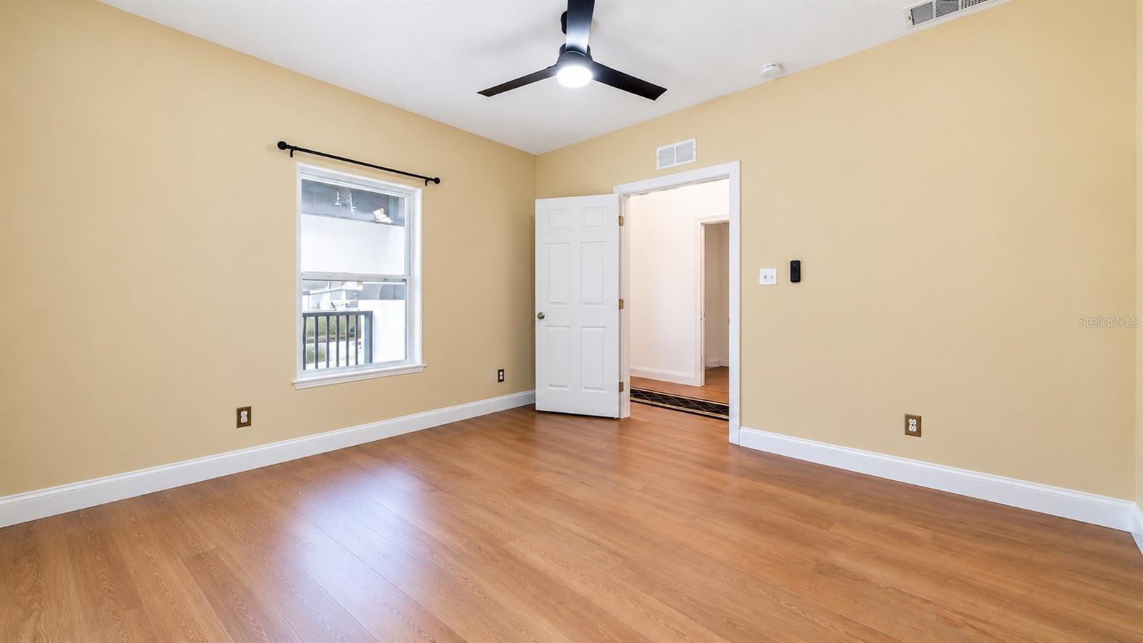 2610 W CYPRESS ST — photo 4