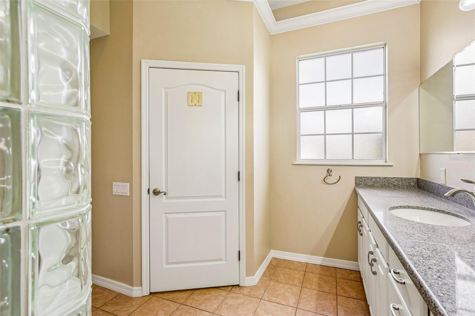 5814 FAIRWOODS CIR — photo 40