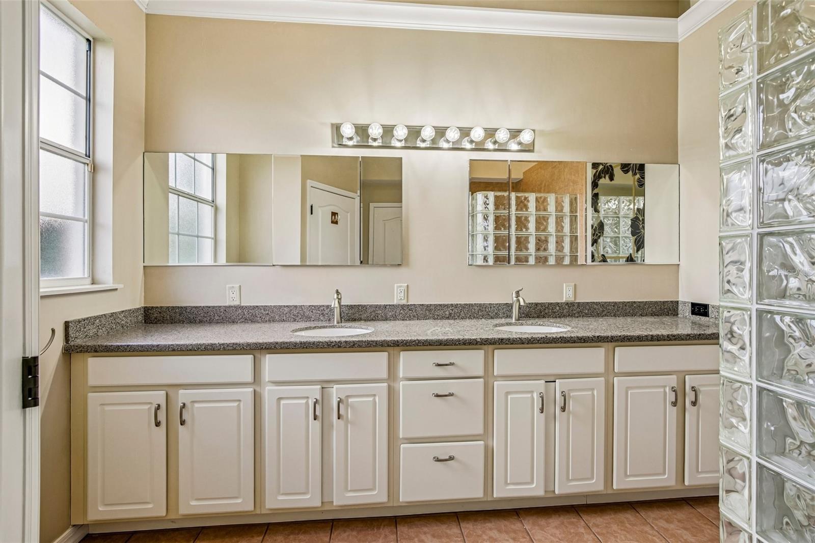 5814 FAIRWOODS CIR — photo 38