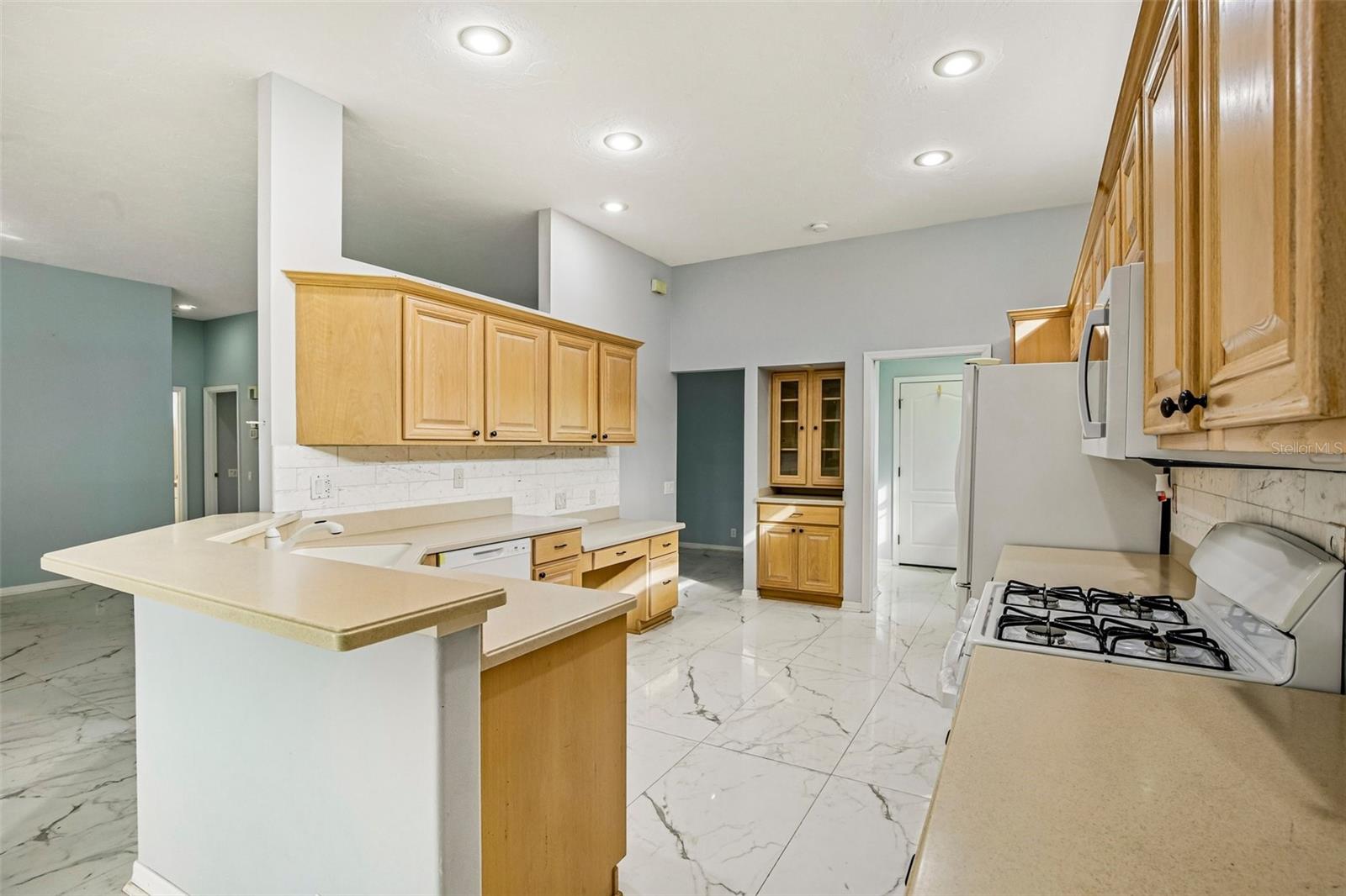 5814 FAIRWOODS CIR — photo 17