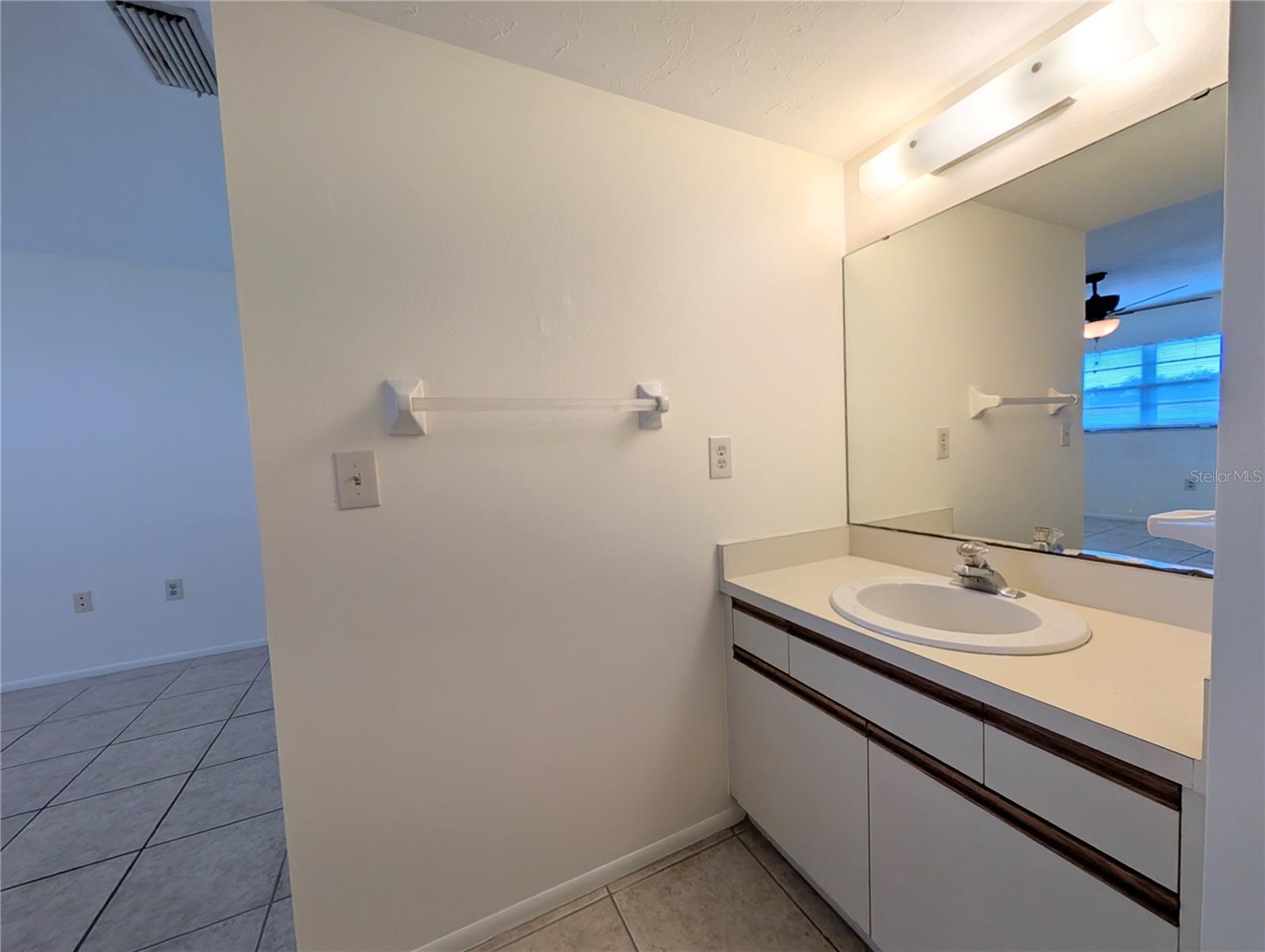 2515 BAYSHORE GARDENS PKWY #15 — photo 11
