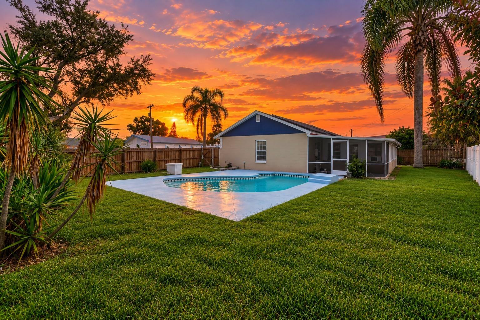 208 FLAMINGO DR — photo 4