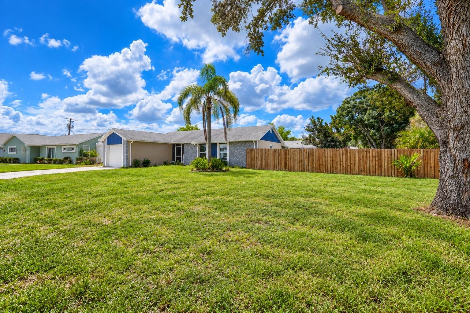 208 FLAMINGO DR — photo 15