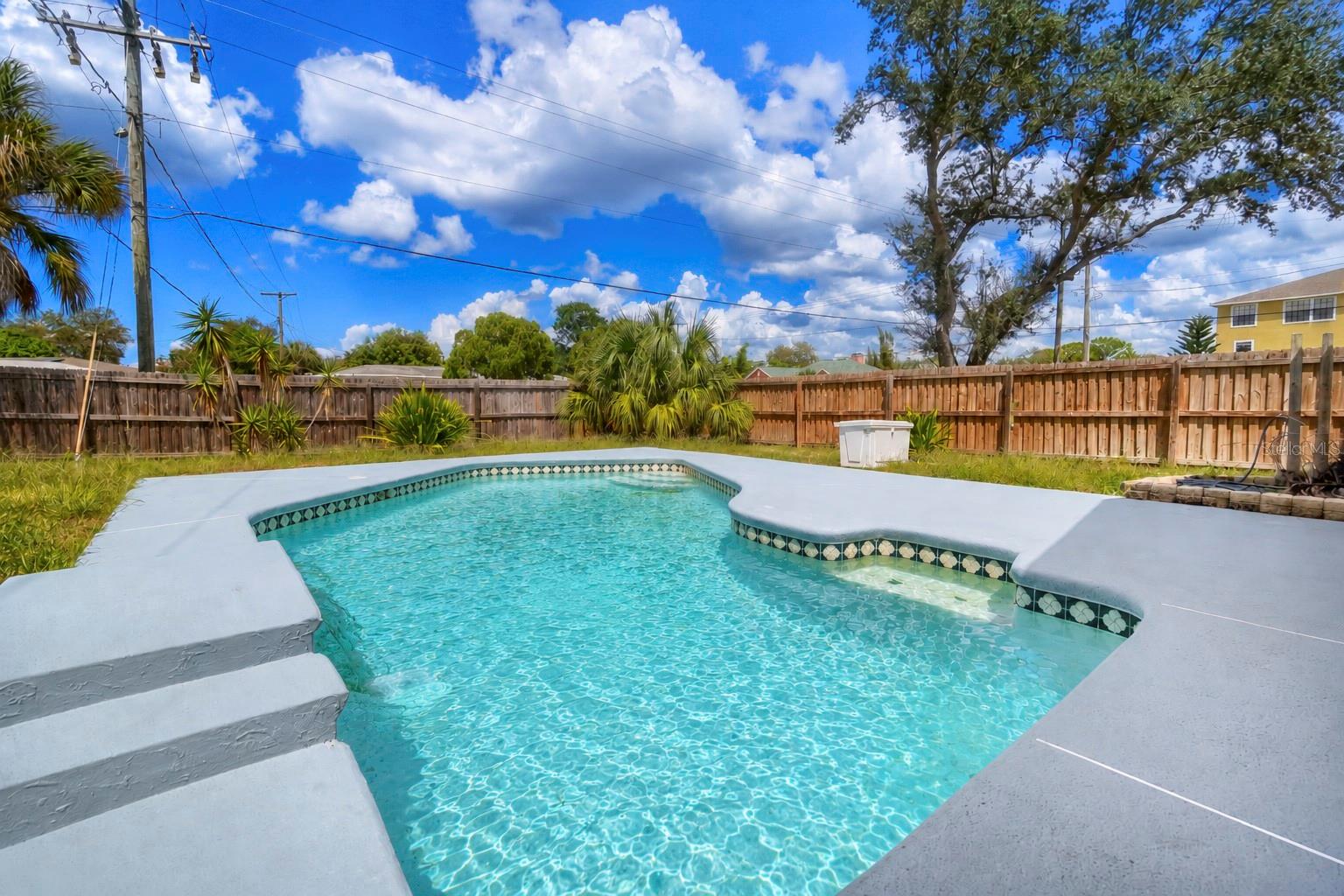 208 FLAMINGO DR — photo 2