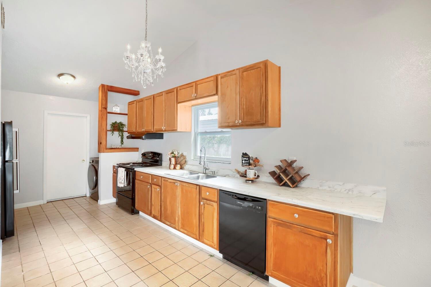 208 FLAMINGO DR — photo 7