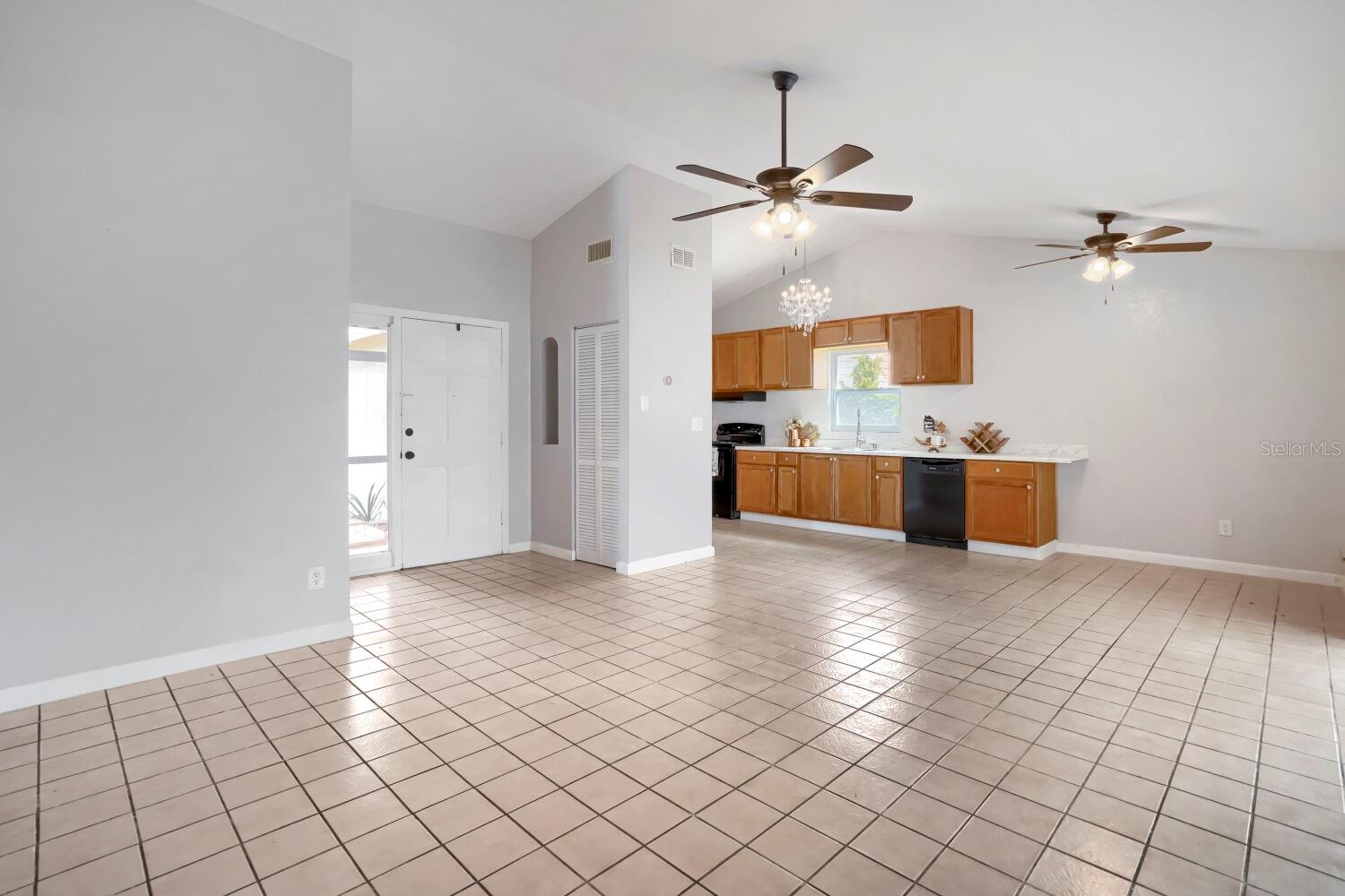208 FLAMINGO DR — photo 6