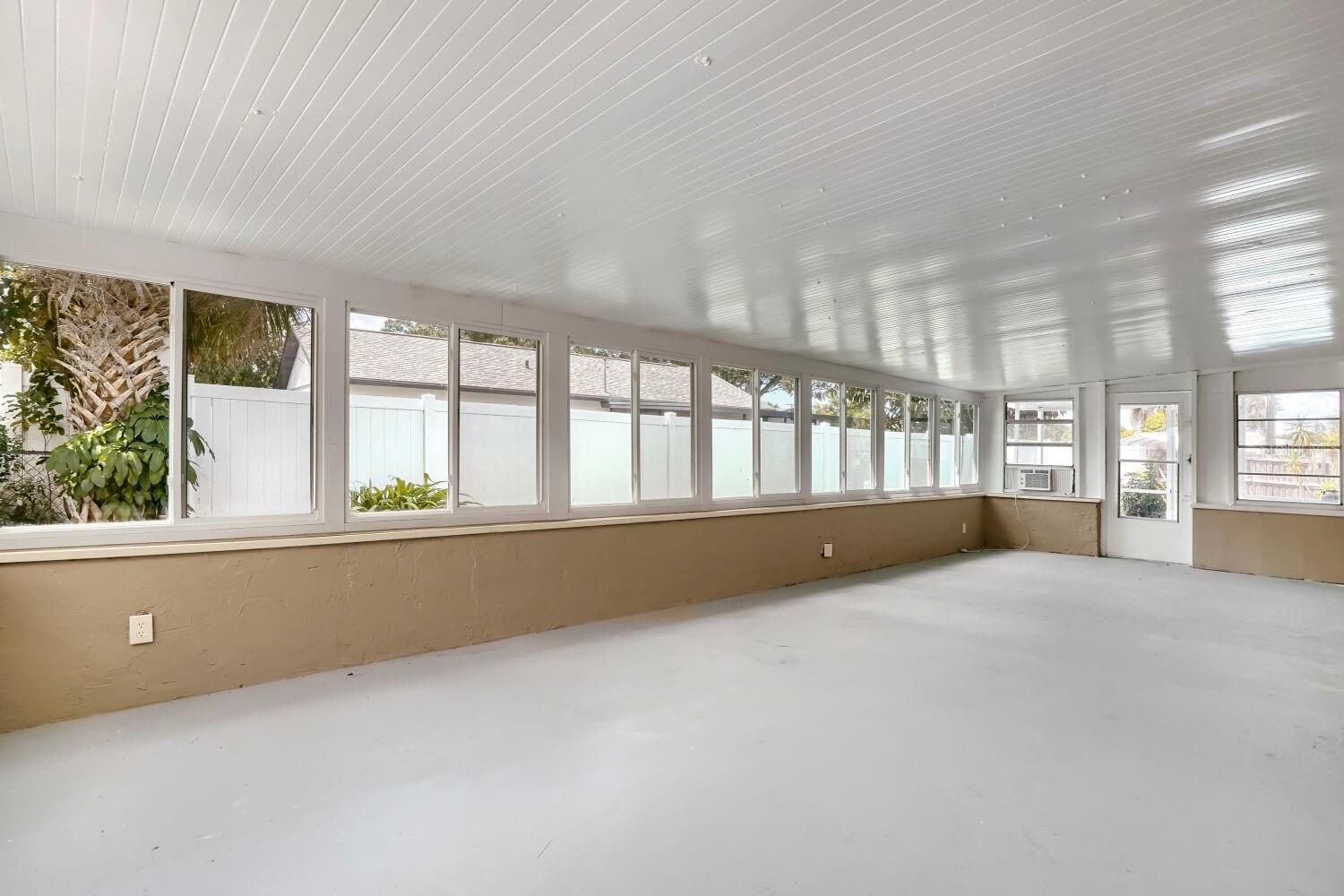 208 FLAMINGO DR — photo 9