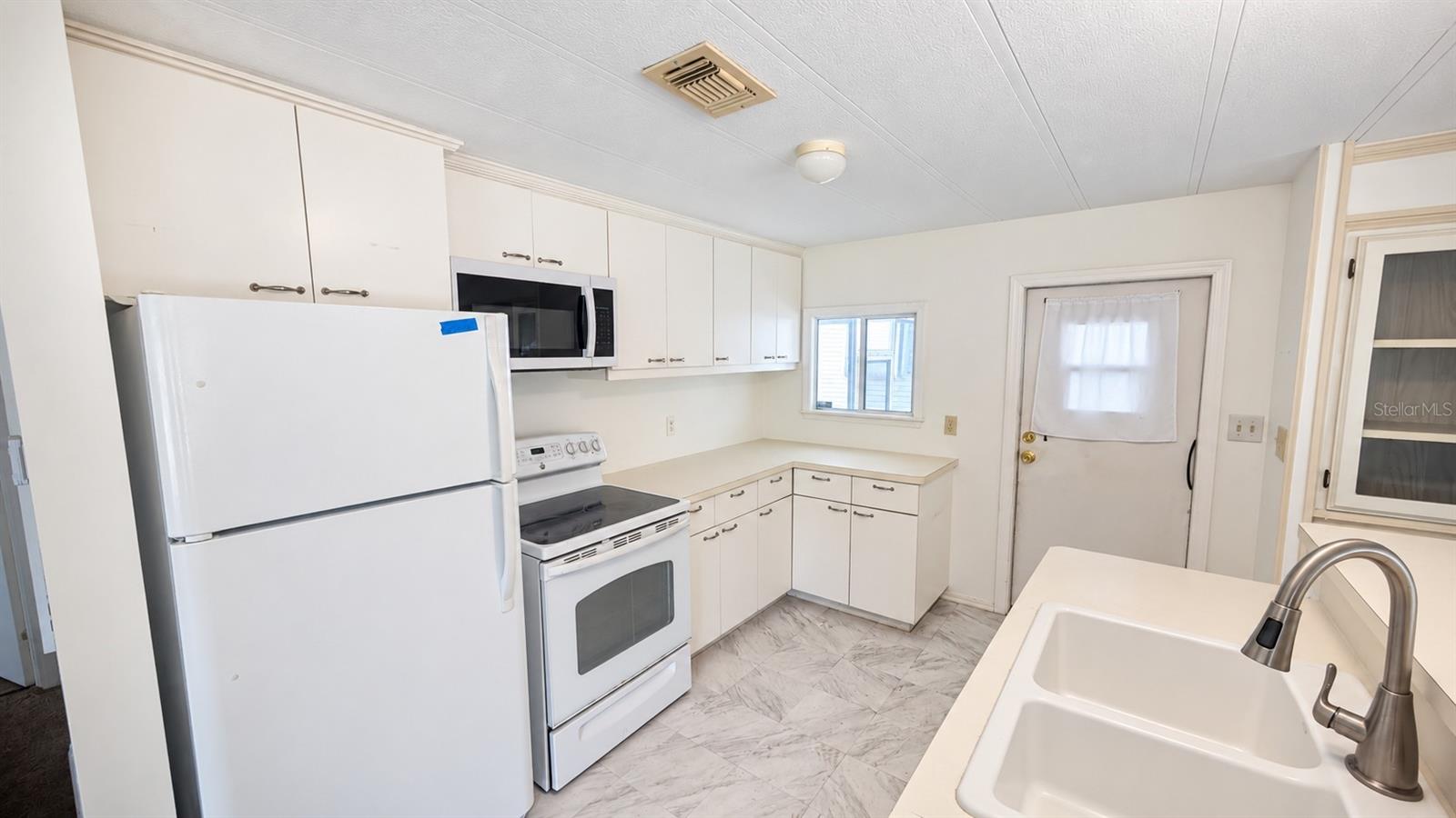 6624 DURIAN TRL — photo 3