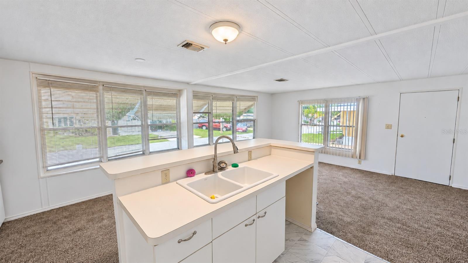 6624 DURIAN TRL — photo 2