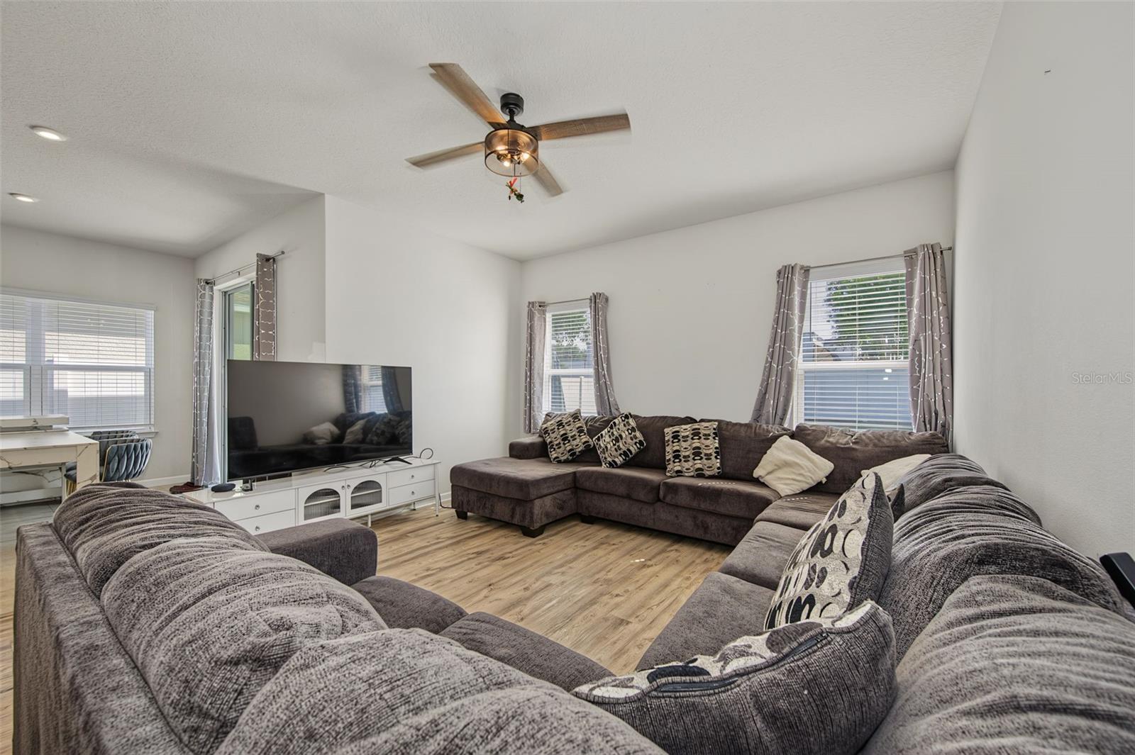 8891 PRAIRIE CREEK DR — photo 7