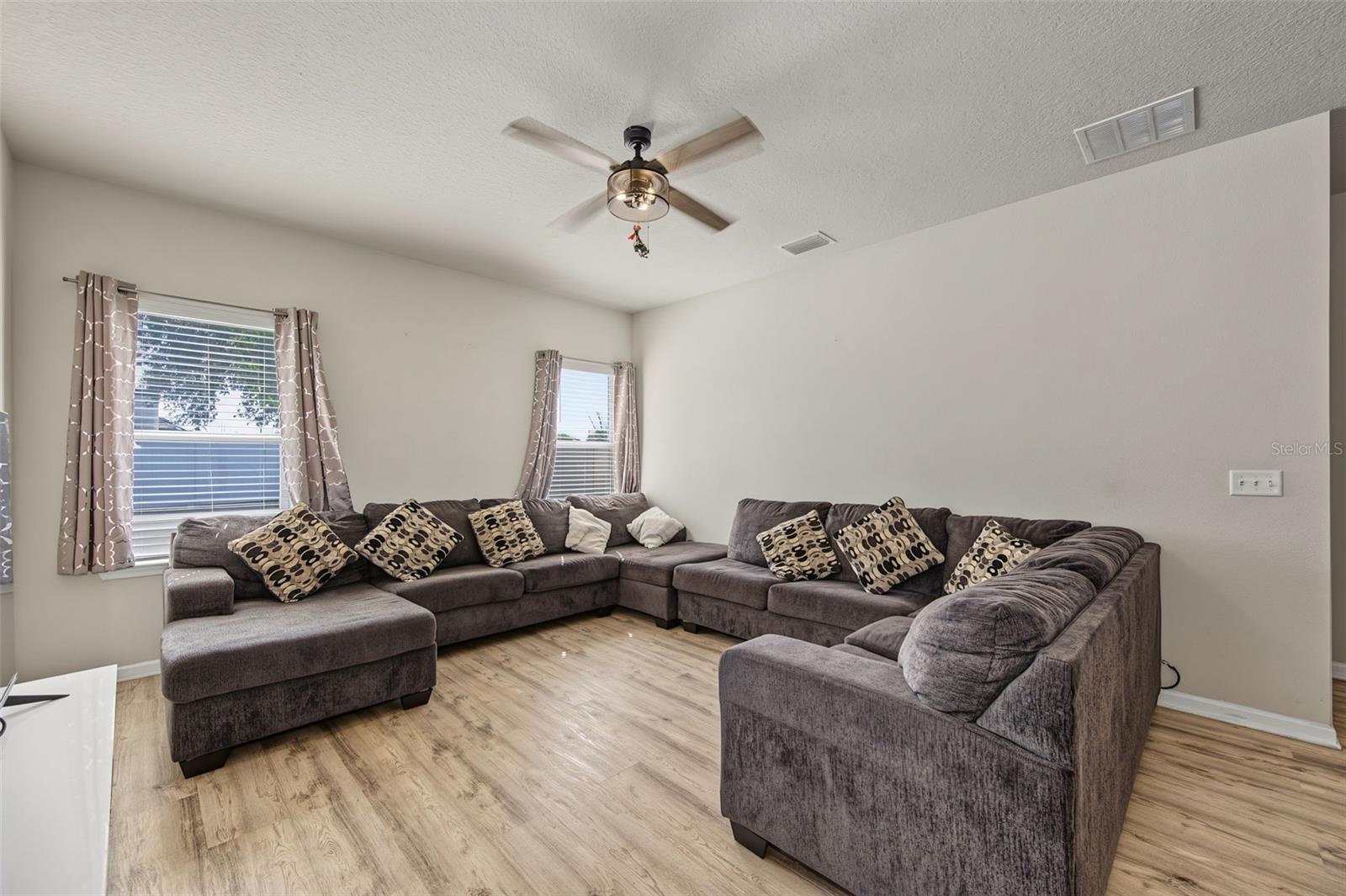 8891 PRAIRIE CREEK DR — photo 8